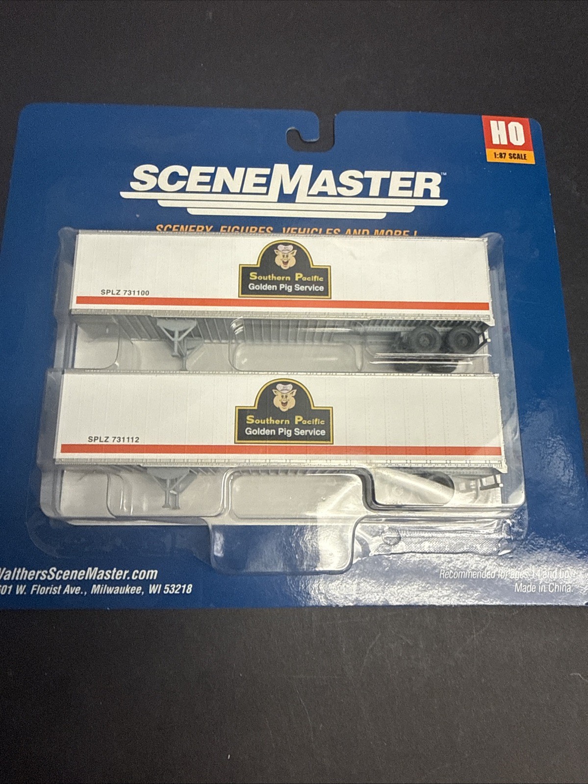 Walthers SceneMaster HO Scale Southern Pacific Golden Pig Service-2210 Walthers SceneMaster HO Scale Southern Pacific Golden Pig Service-2210