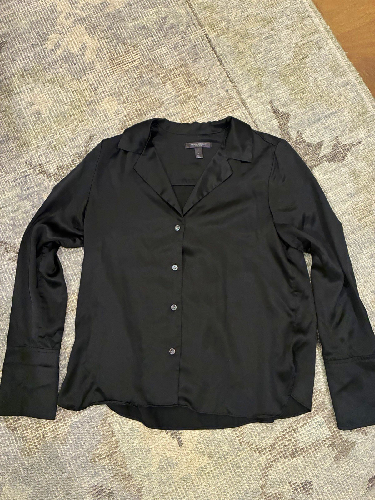 Banana Republic Womens Black Silk Satin Collared Long Sleeve Button-Up Blouse S Banana Republic Womens Black Silk Satin Collared Long Sleeve Button-Up Blouse S