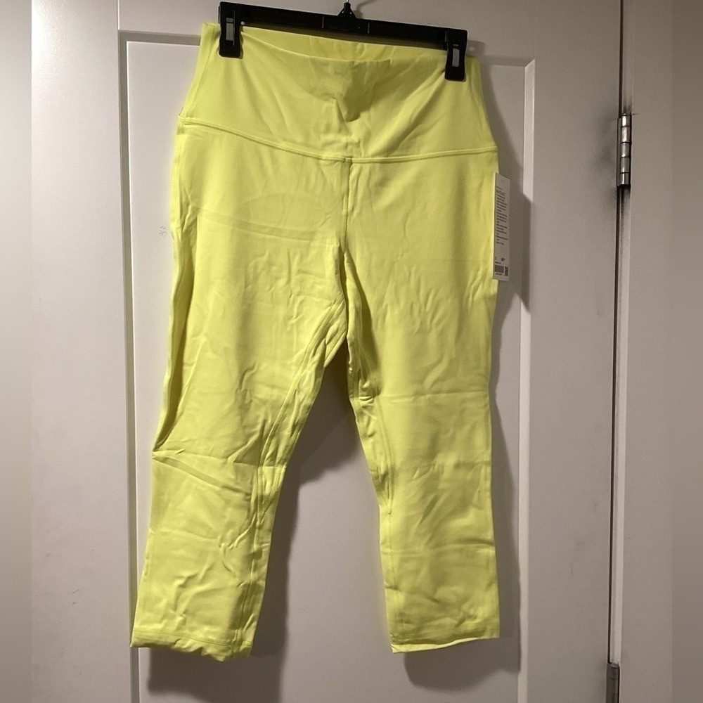 NWT Lululemon Athletica Size 12 Align HR Crop 21\ NWT Lululemon Athletica Size 12 Align HR Crop 21\