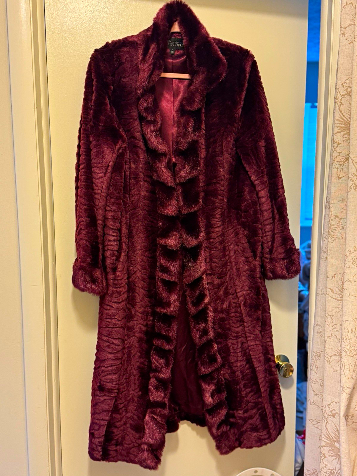 Donna Salyers\' Fabulous Furs Women\'s Faux Fur Burgundy Full Length Coat Size L Donna Salyers\' Fabulous Furs Women\'s Faux Fur Burgundy Full Length Coat Size L
