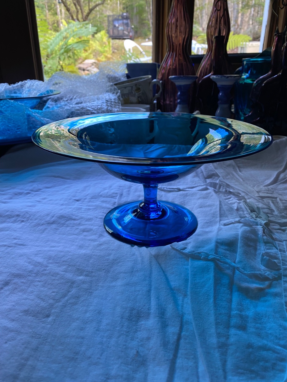 Vintage mid-century modern vibrant blue footed console bowl Vintage mid-century modern vibrant blue footed console bowl