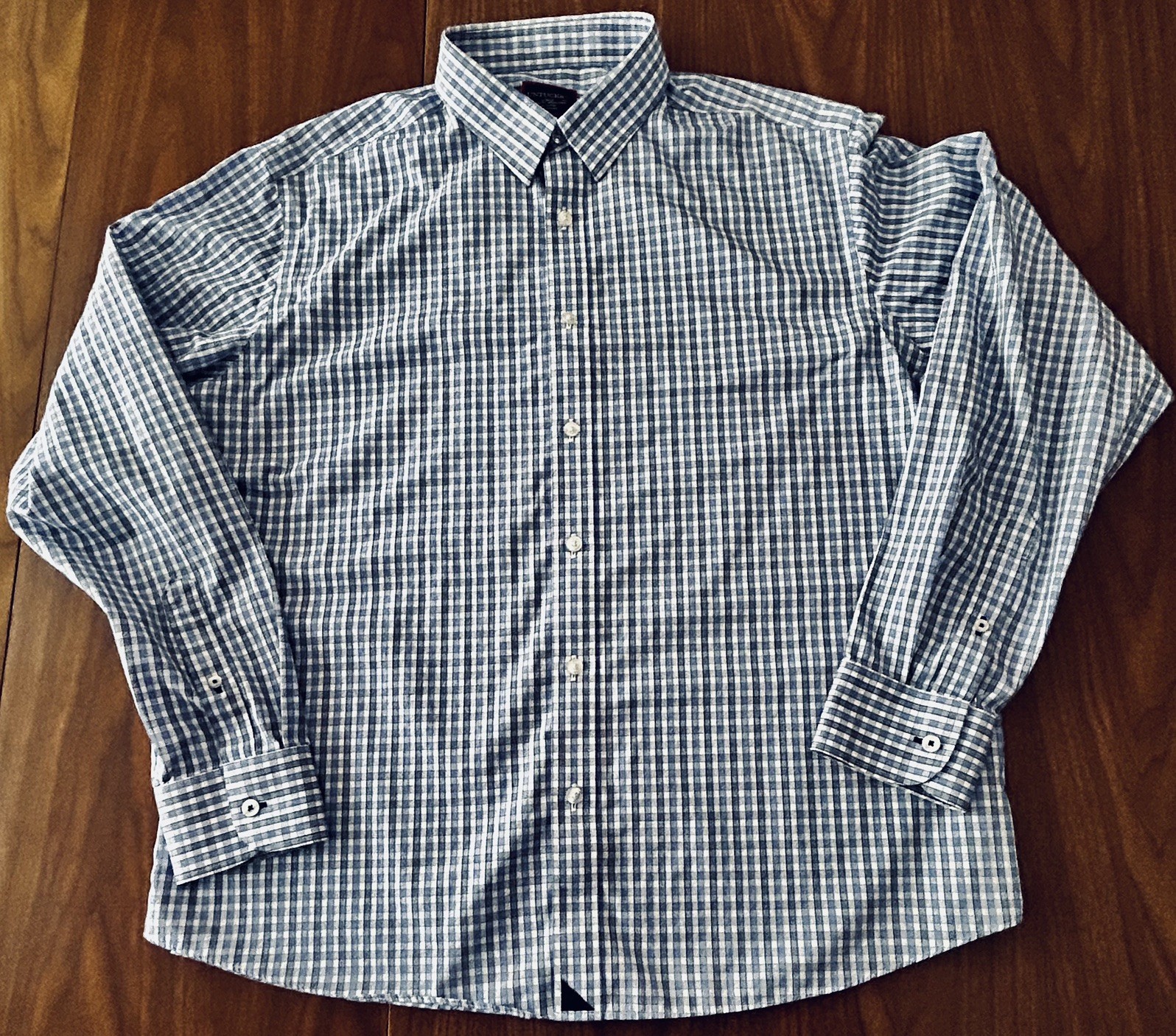 UNTUCKit Durif Wrinkle-Free Button-Up Relaxed Fit Blue Gingham Shirt - Men’s L UNTUCKit Durif Wrinkle-Free Button-Up Relaxed Fit Blue Gingham Shirt - Men’s L