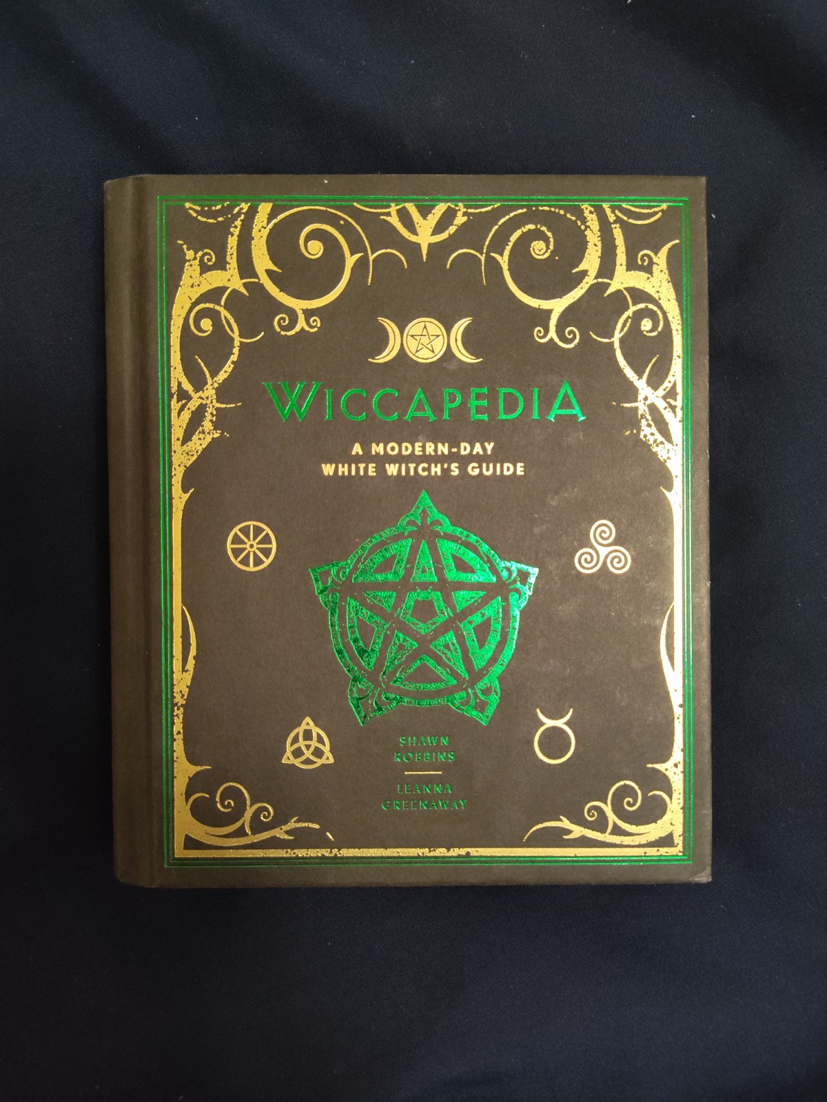 Wiccapedia: A Modern-Day White Witch's Guide (The Modern-Day Witch, 1) (Volu... Wiccapedia: A Modern-Day White Witch's Guide (The Modern-Day Witch, 1) (Volu...