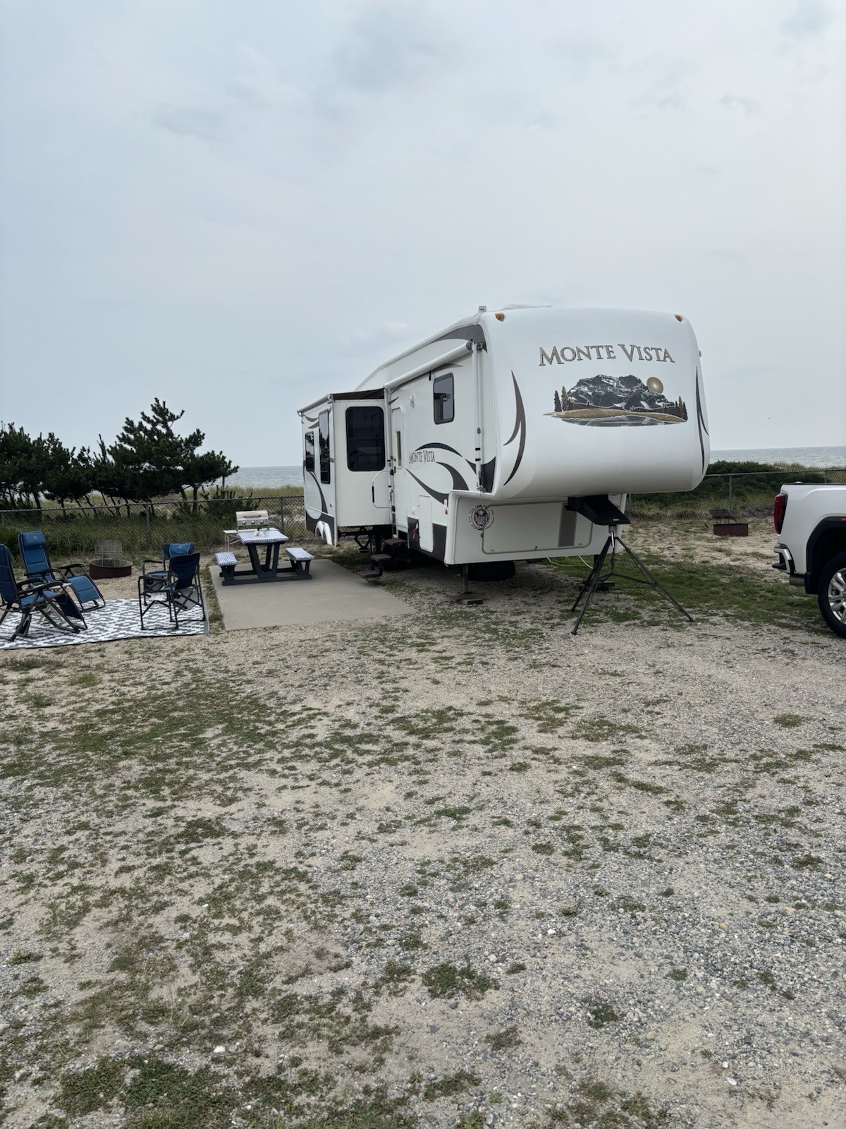 37 1/2 Feet Premium Fifth Wheel Dutchman’s Top Line 37 1/2 Feet Premium Fifth Wheel Dutchman’s Top Line