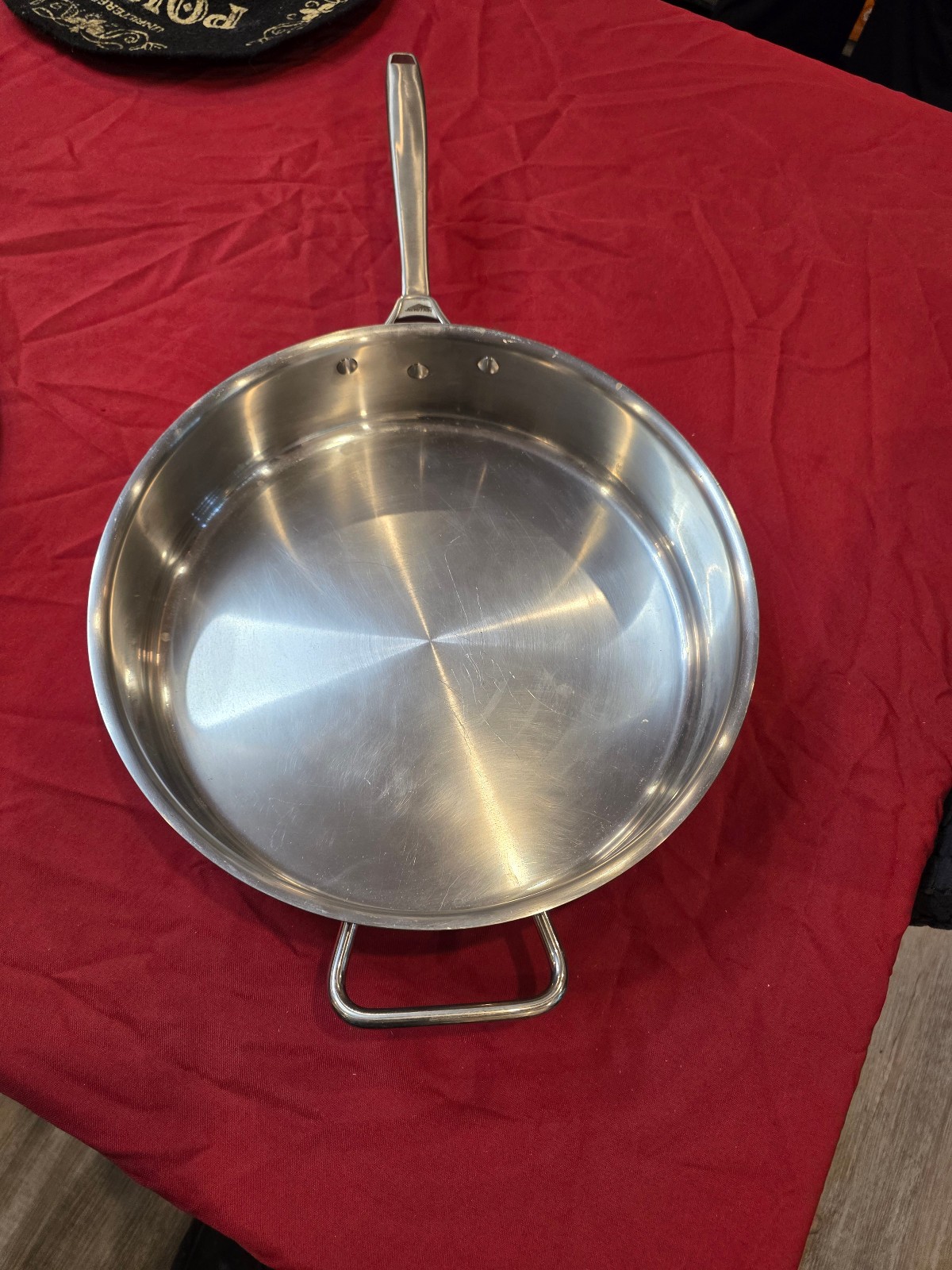 Vollrath 47747 - Saute Pan - 9-1/2 Qt. Intrigue Stainless Steel Vollrath 47747 - Saute Pan - 9-1/2 Qt. Intrigue Stainless Steel