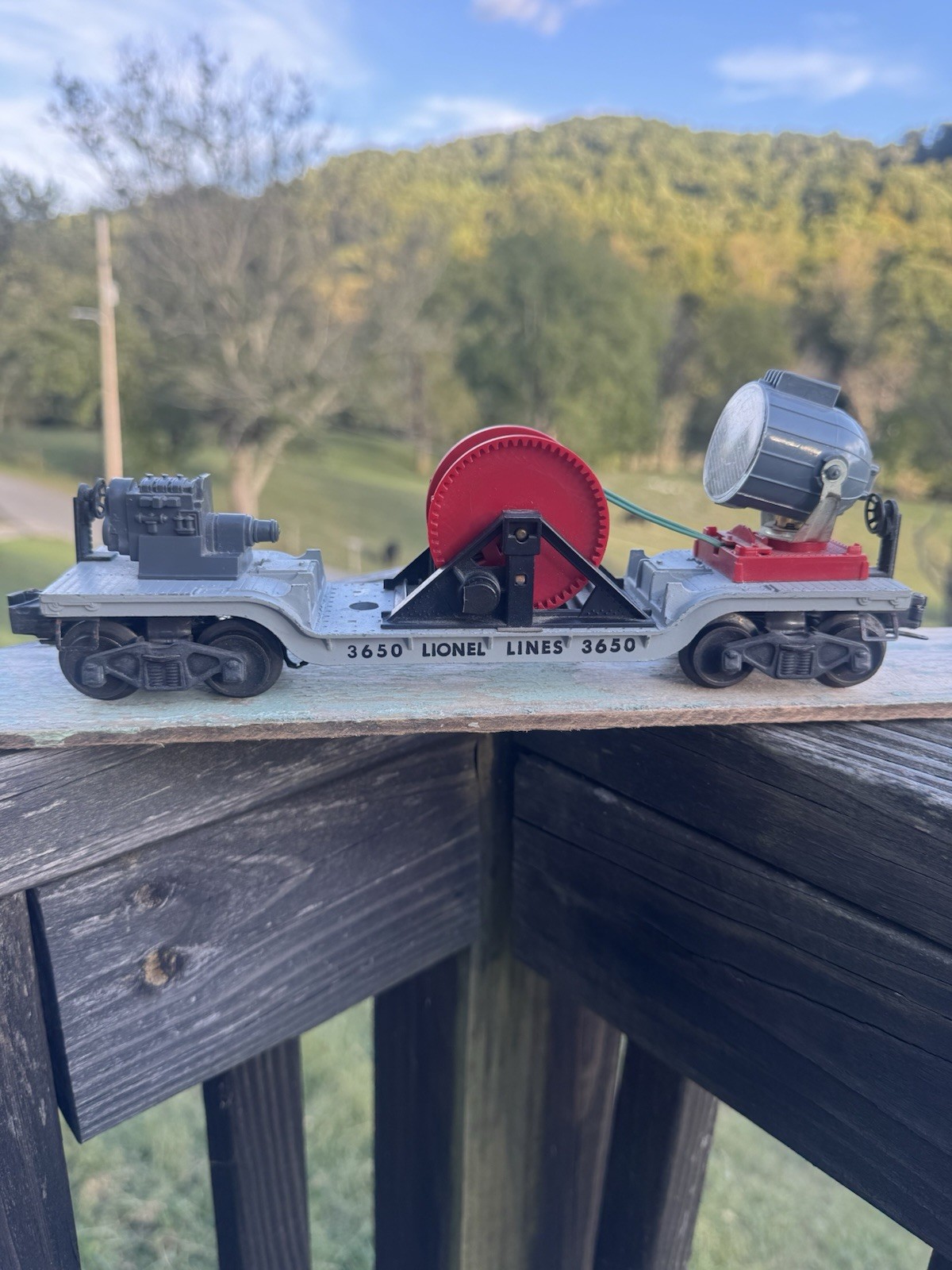 Lionel 3650 Searchlight Extension Car Postwar O Gauge Magnet Reel Vintage