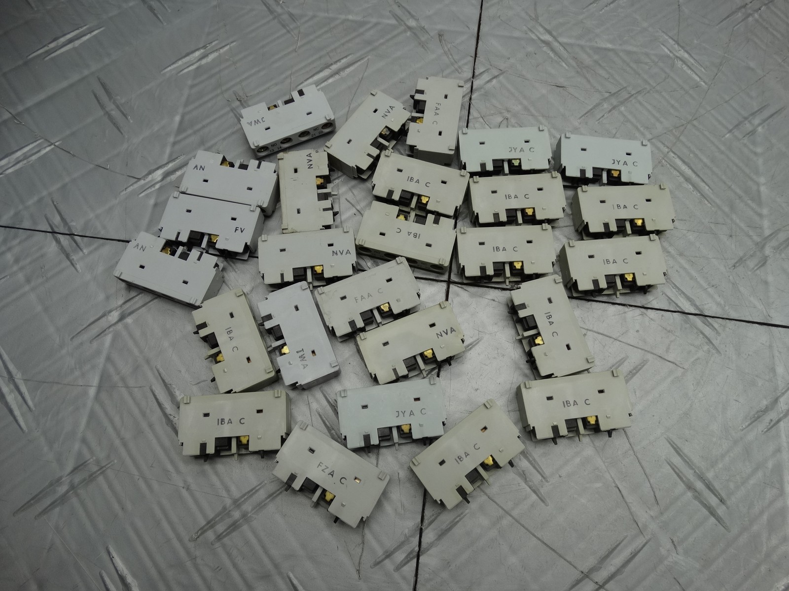 Allen Bradley 140M-C-AFA11 Aux Block 140MCAFA11 (Lot of 25) Allen Bradley 140M-C-AFA11 Aux Block 140MCAFA11 (Lot of 25)