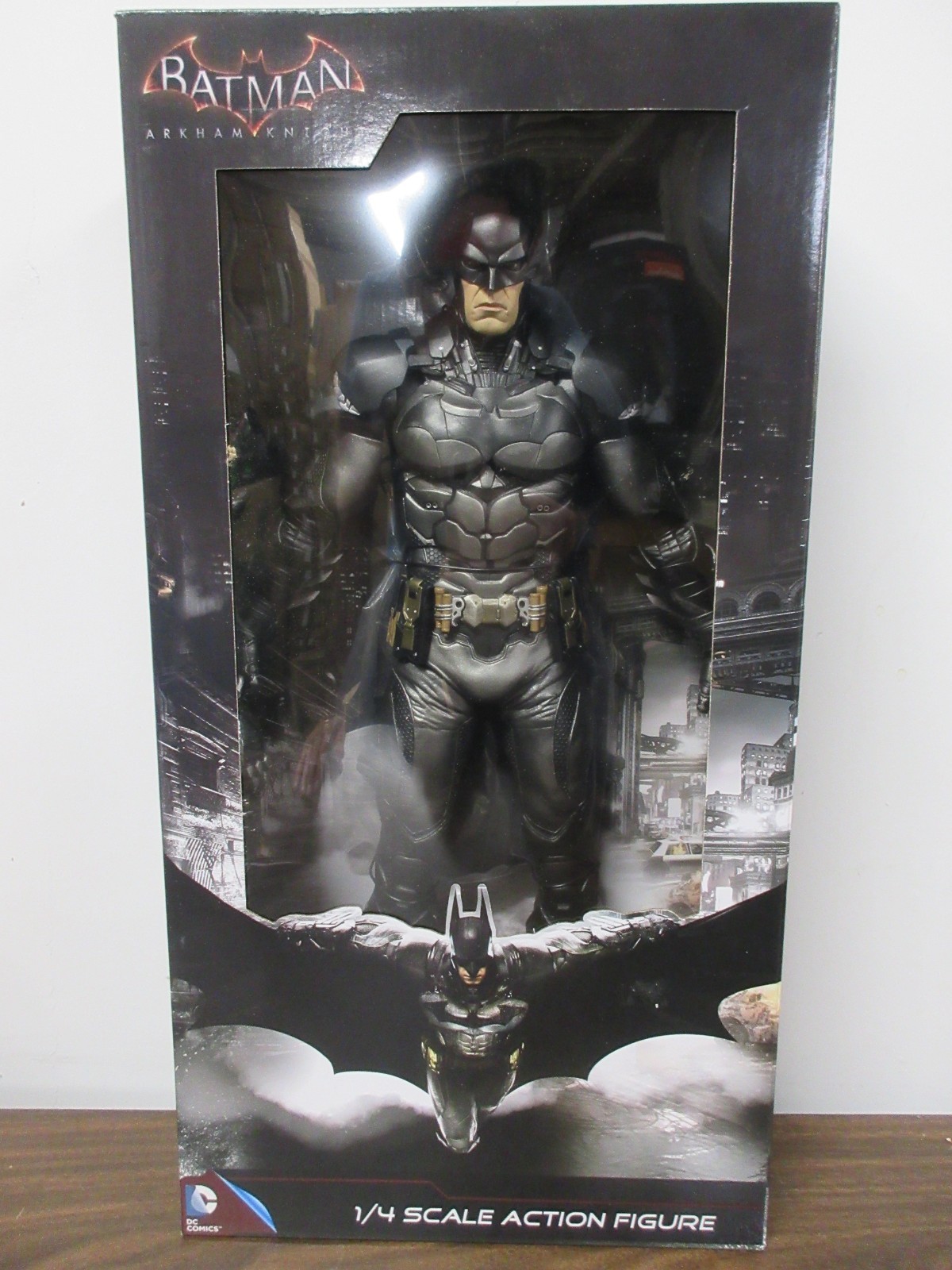NECA Batman Arkham Knight 1/4 Scale Action Figure BRAND NEW SEALED NECA Batman Arkham Knight 1/4 Scale Action Figure BRAND NEW SEALED
