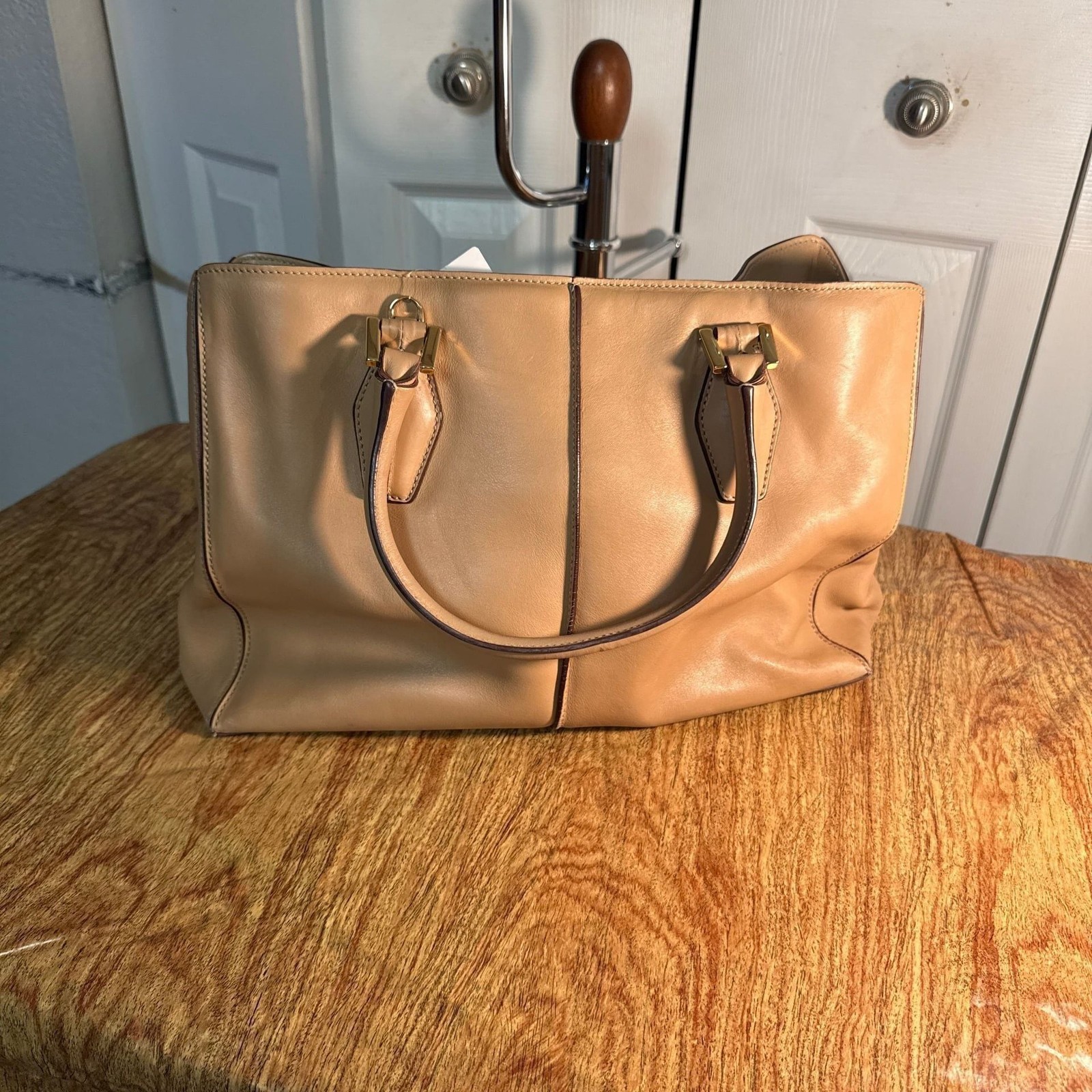 Tod\'s Camel Leather D-Bag Tote, Classic Italian Satchel — Neutral Tan Tod\'s Camel Leather D-Bag Tote, Classic Italian Satchel — Neutral Tan