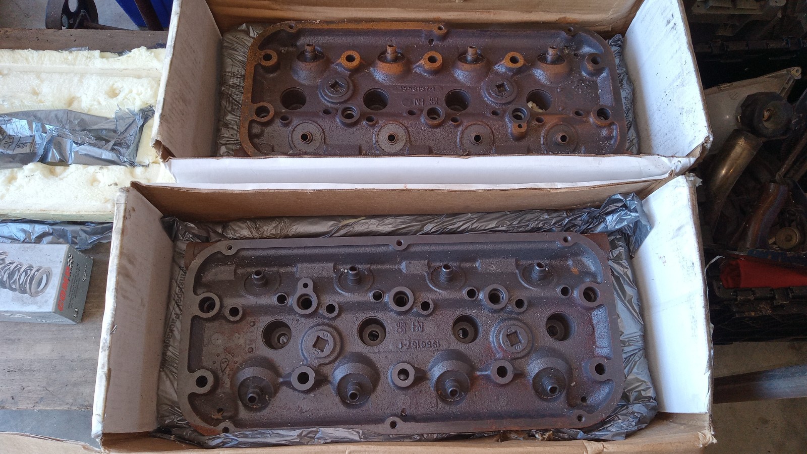 Pair Of 1955 Chrysler 331 Cubic-Inch Hemi Cylinder Head 1556157-1 Pair Of 1955 Chrysler 331 Cubic-Inch Hemi Cylinder Head 1556157-1
