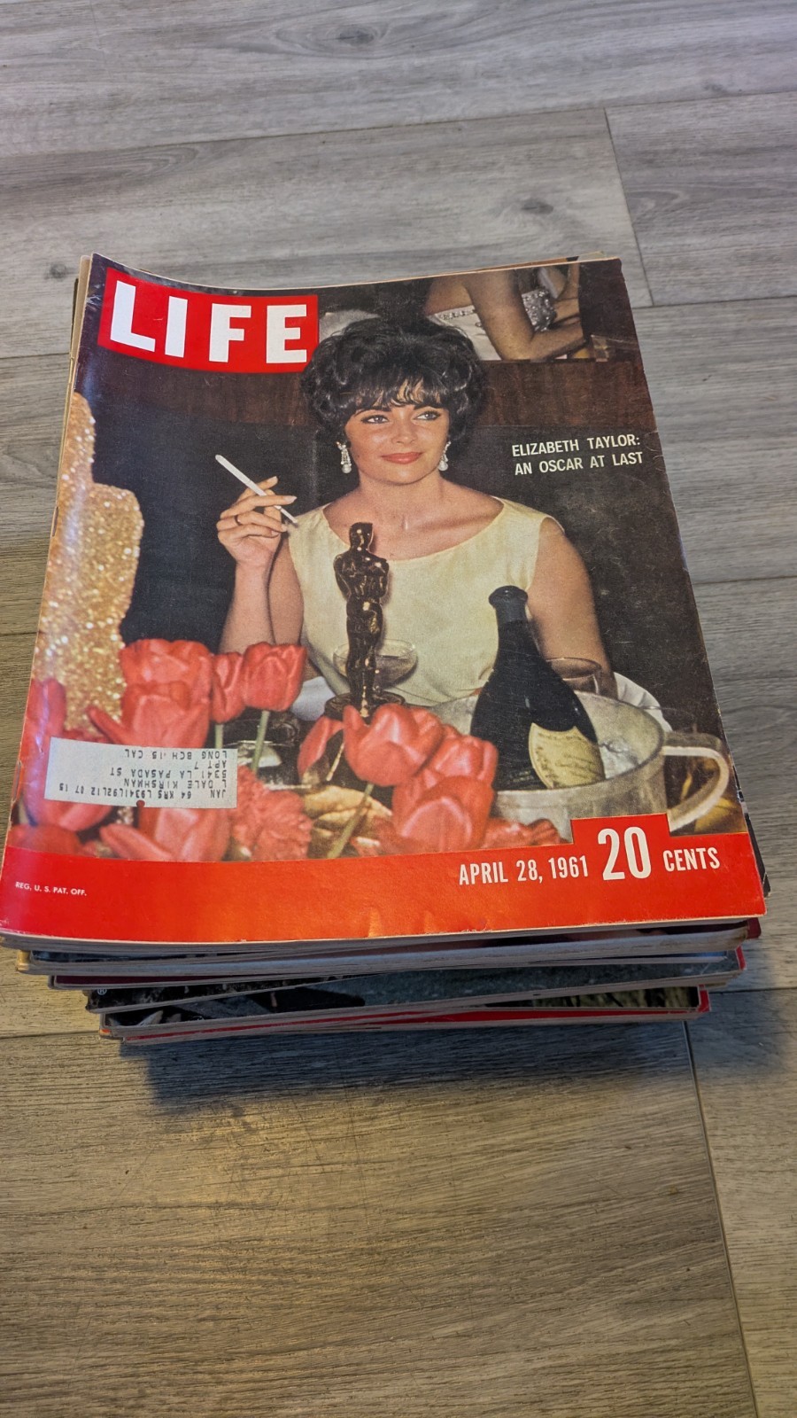**LIFE MAGAZINE LOT 1961 (33 ISSUES) SUPERB CONDITION MUST SEE RARE**