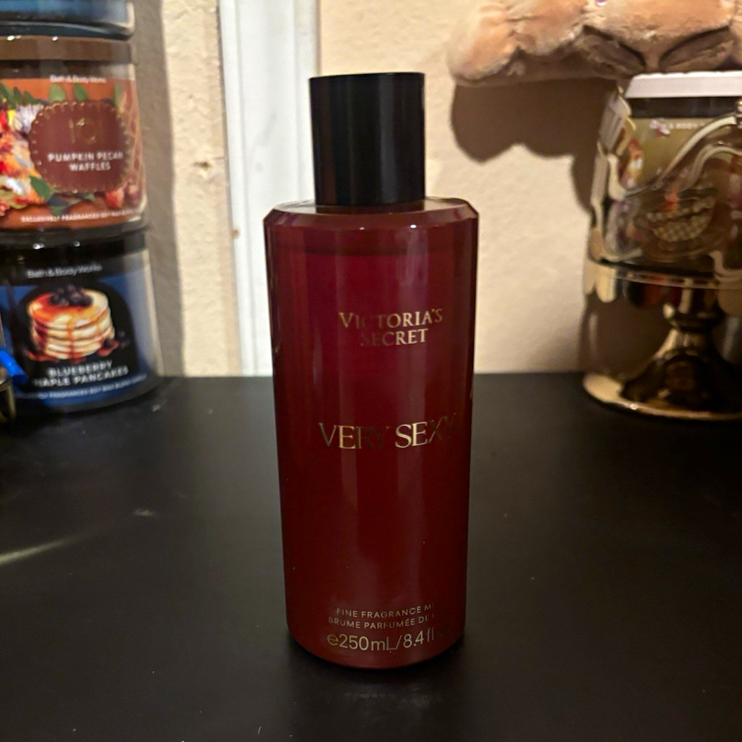 Victoria\'s Secret Very Sexy Fine Fragrance Mist for Women, 8.4 fl oz Victoria\'s Secret Very Sexy Fine Fragrance Mist for Women, 8.4 fl oz