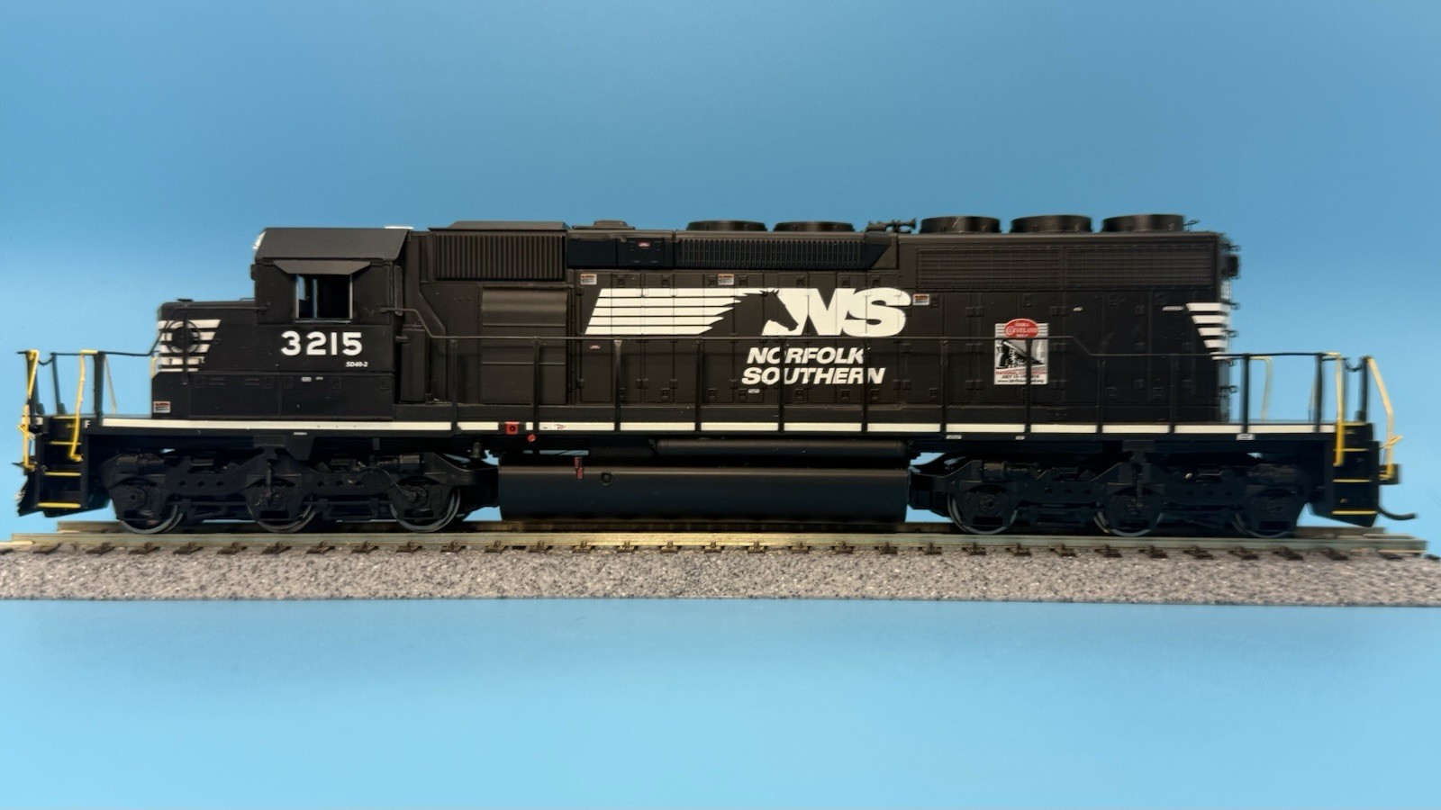 Athearn 98265 HO Norfolk Southern NS 3215 SD40-2 NMRA Special DCC Ready