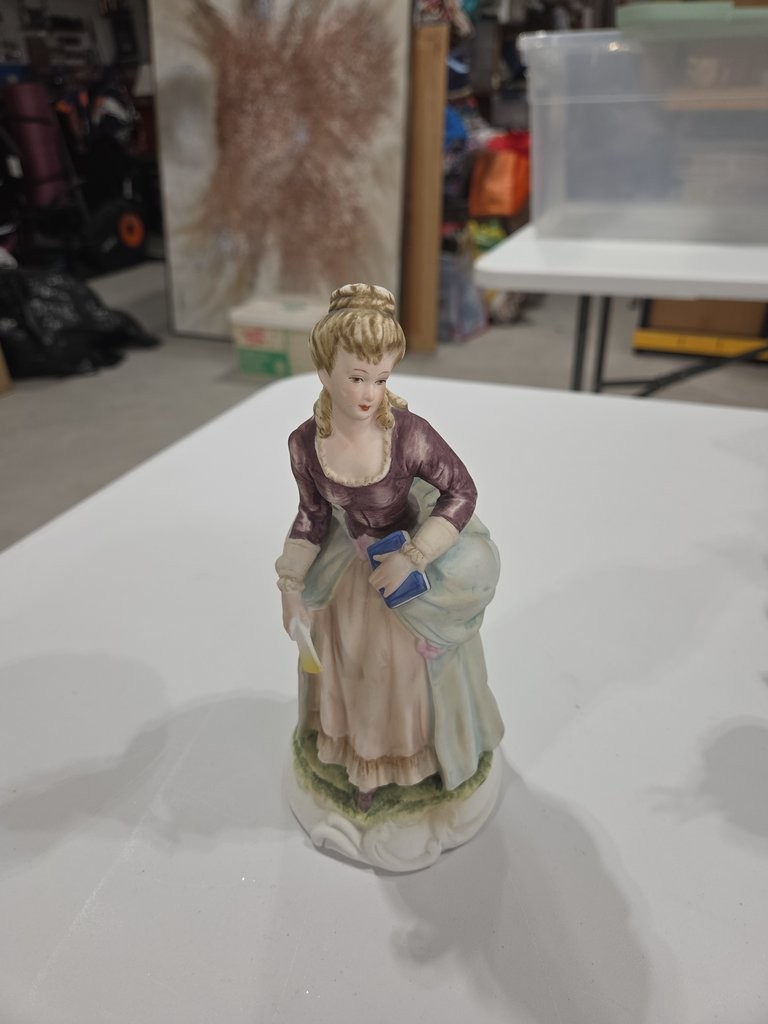 Vintage Lladro-Style Porcelain Figurine of a Woman with Books 8 Vintage Lladro-Style Porcelain Figurine of a Woman with Books 8