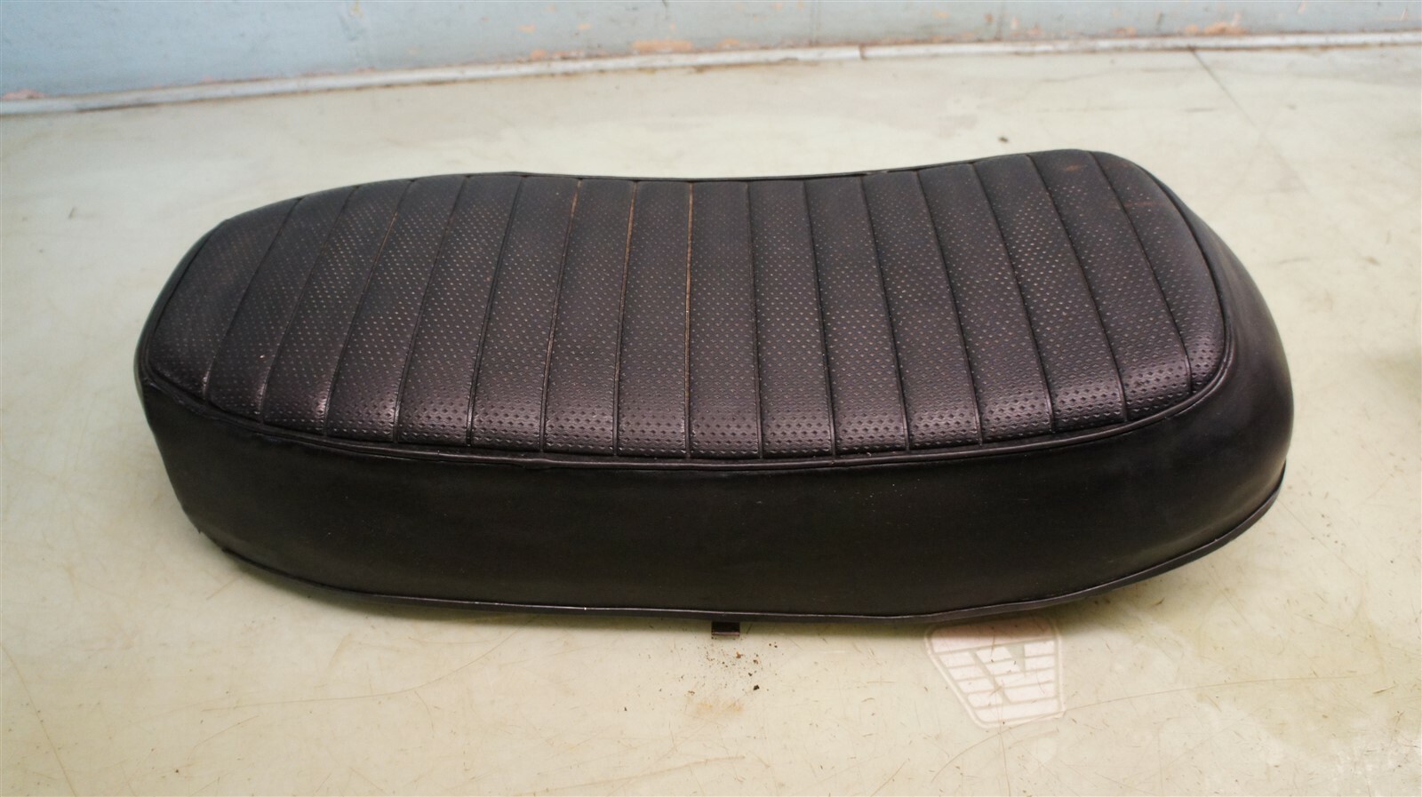 1971 Triumph 650cc TR6 T120 OEM Seat NICE *2576