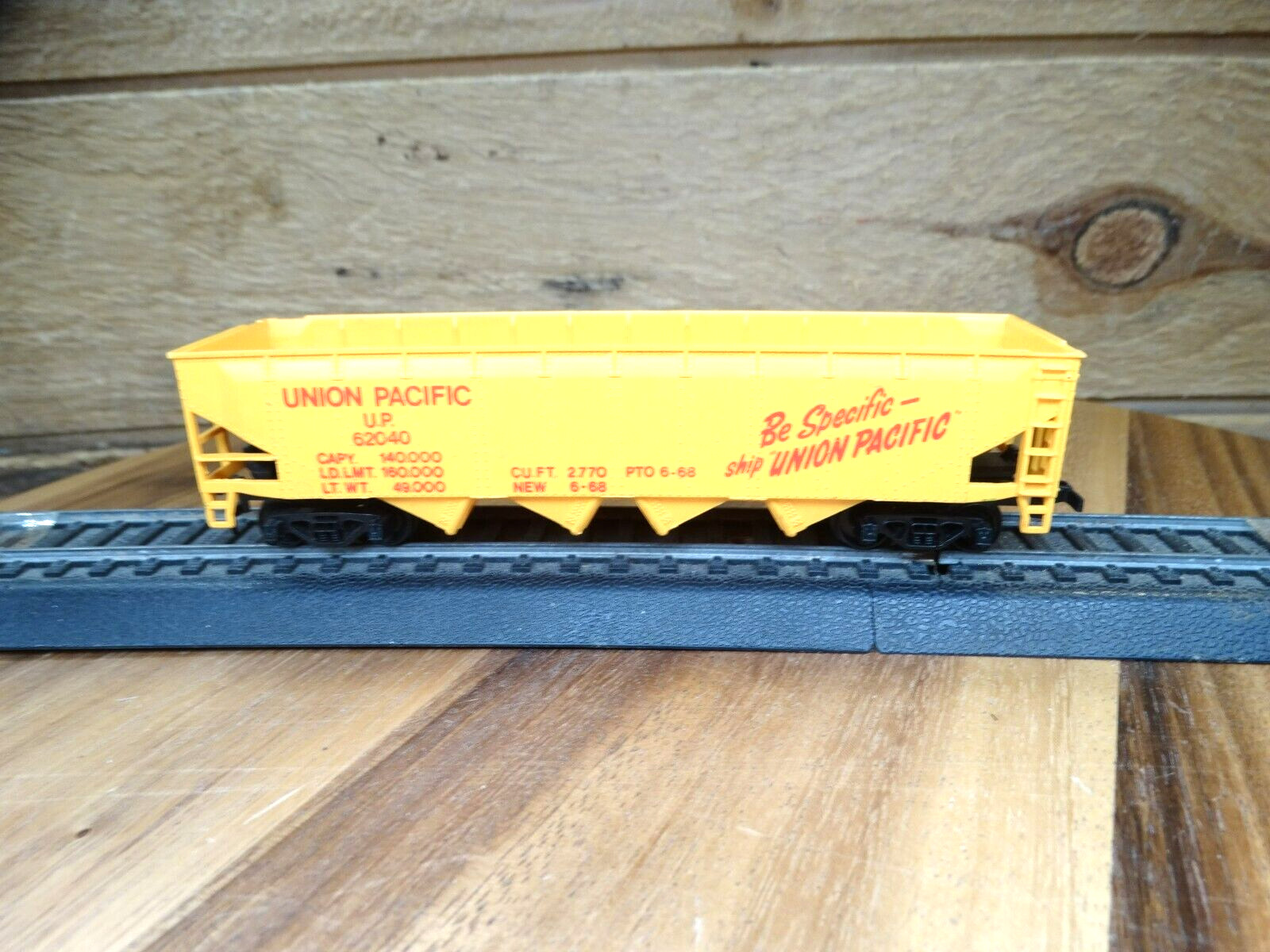 AHM Yugoslavia HO 41\' Union Pacific U.P. 62040 Quad Hopper AHM Yugoslavia HO 41\' Union Pacific U.P. 62040 Quad Hopper