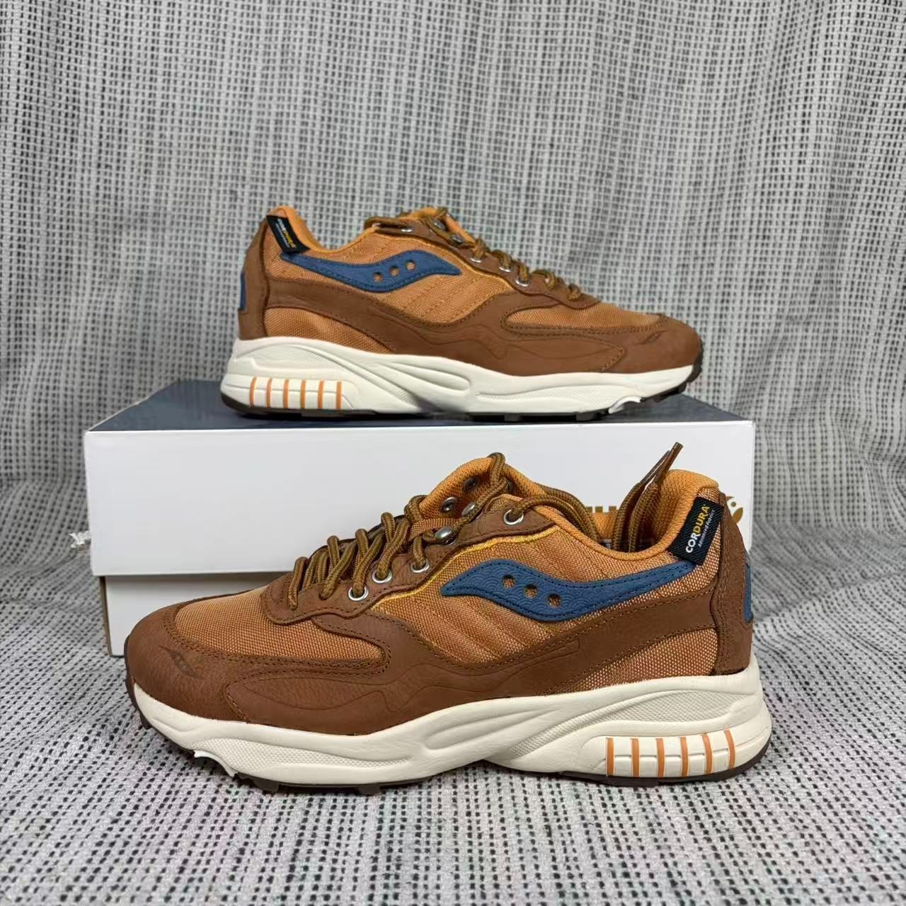Saucony 3D Grid Hurricane \'Endless Knot\' Men\'s Athletic Shoes S70742-1 Saucony 3D Grid Hurricane \'Endless Knot\' Men\'s Athletic Shoes S70742-1