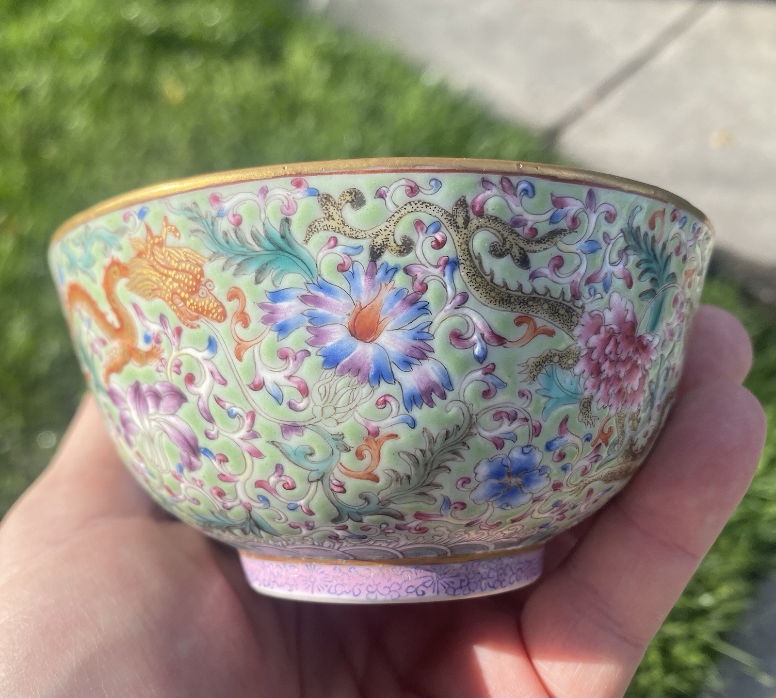 Chinese Porcelain Bowl With Dragons And A Swann Inside Qianlong Mark Finely Made Chinese Porcelain Bowl With Dragons And A Swann Inside Qianlong Mark Finely Made