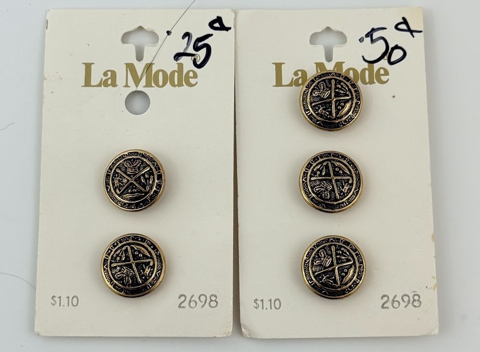 Vintage La Mode Antique Gold Tone Crest Buttons 16mm 5/8\