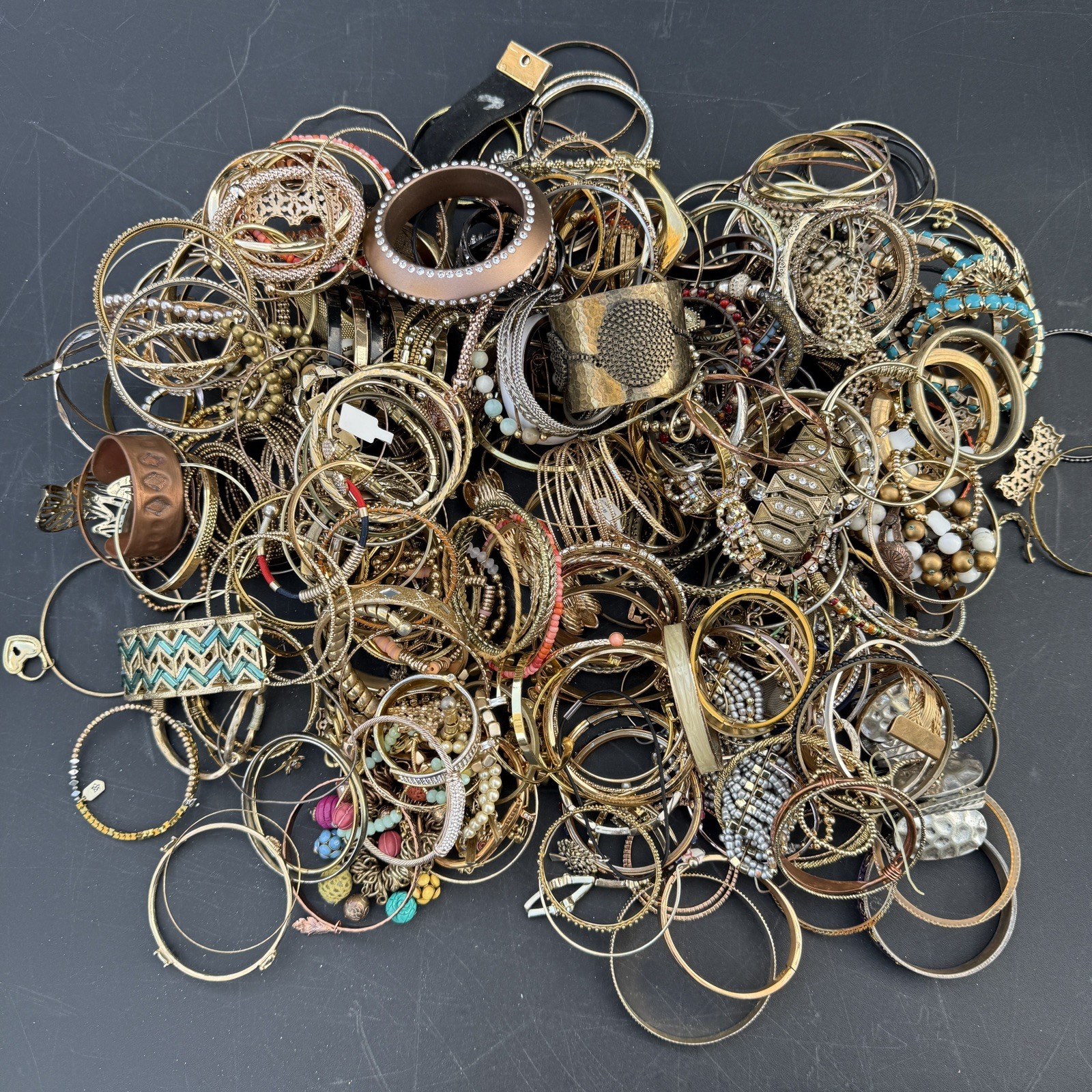 10LB Vtg Modern Bracelet Bangle Cuff Beaded Gold Tone Fashion Jewelry Lot Br5 10LB Vtg Modern Bracelet Bangle Cuff Beaded Gold Tone Fashion Jewelry Lot Br5