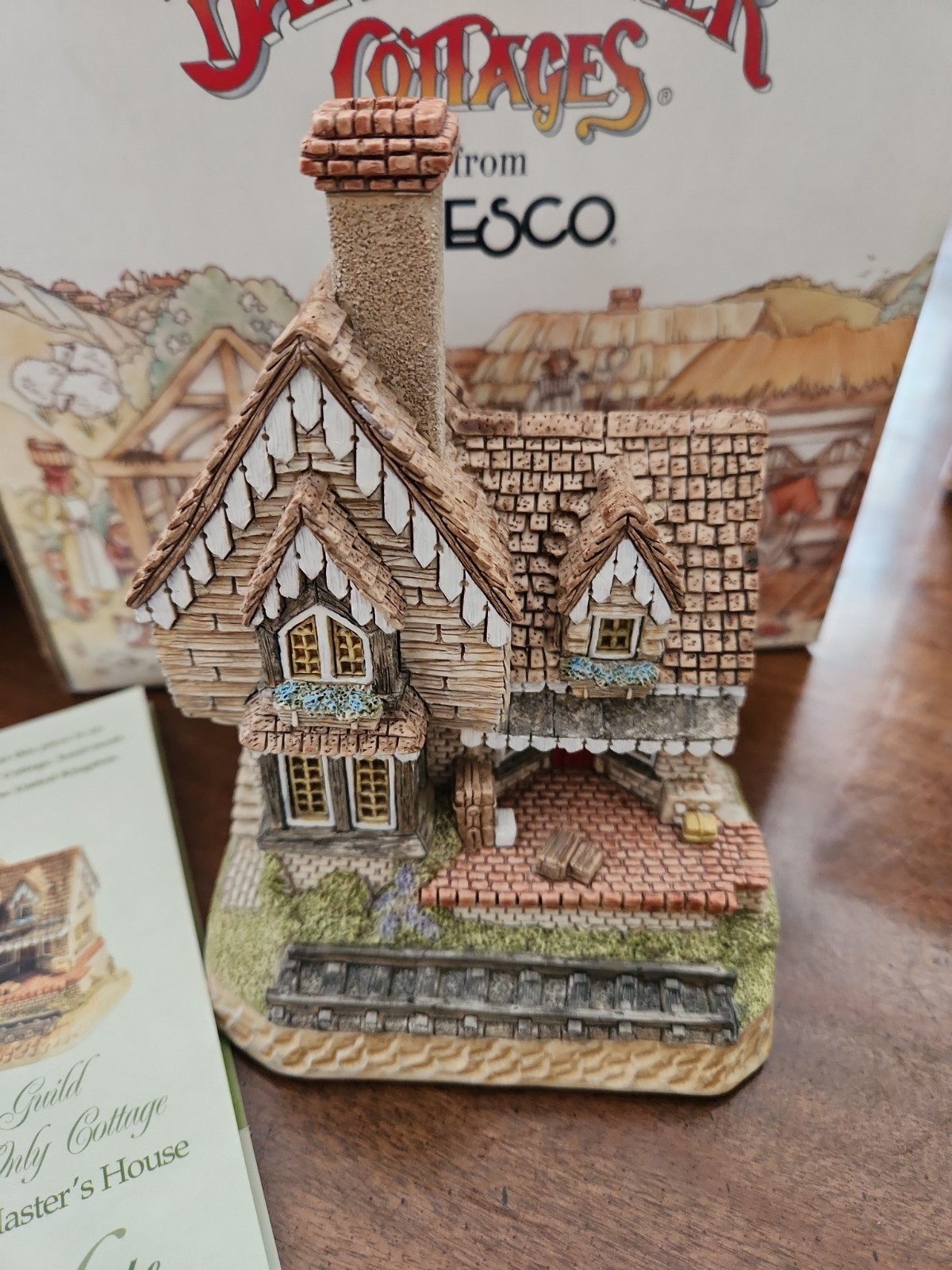 David Winter Cottage “Station Master’s House” 2000 D1073 Signed by David Winter David Winter Cottage “Station Master’s House” 2000 D1073 Signed by David Winter