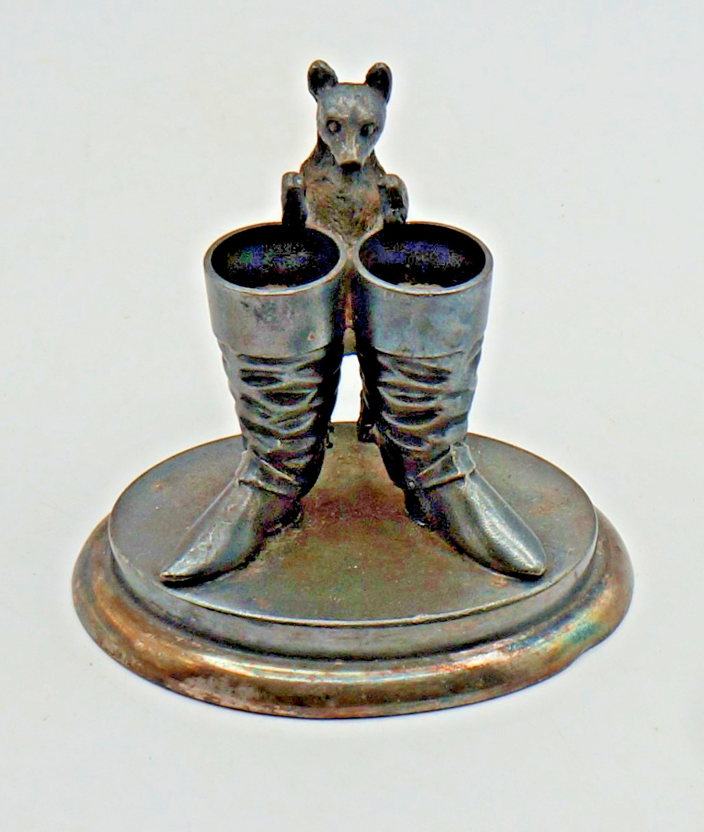 ANTIQUE REED & BARTON SILVERPLATED TOOTHPICK HOLDER DOG LOOKING INTO BOOTS ANTIQUE REED & BARTON SILVERPLATED TOOTHPICK HOLDER DOG LOOKING INTO BOOTS