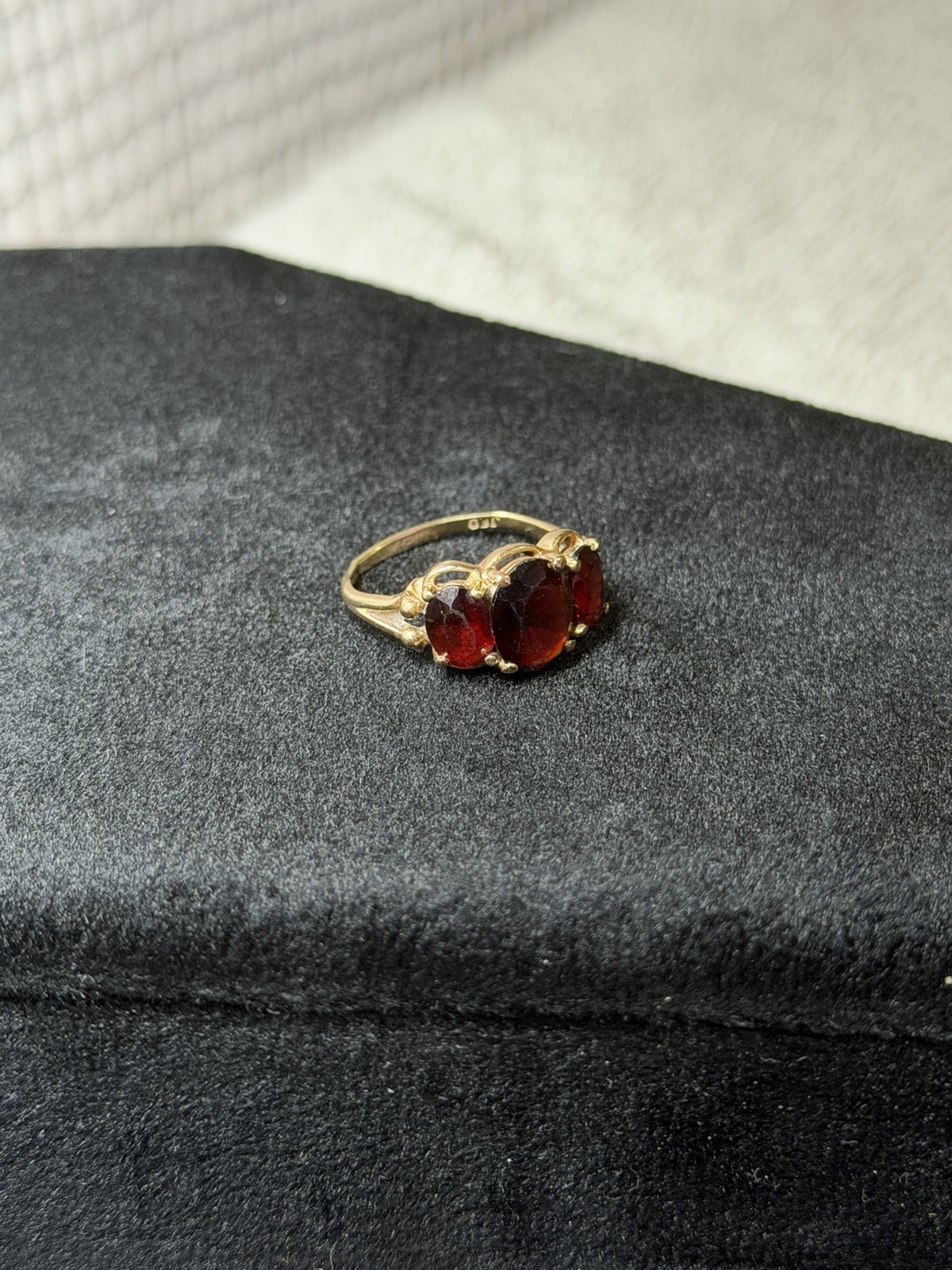 10K Yellow Gold 3 Stone Garnet Ring Vintage Style Red Gemstone 10K Yellow Gold 3 Stone Garnet Ring Vintage Style Red Gemstone