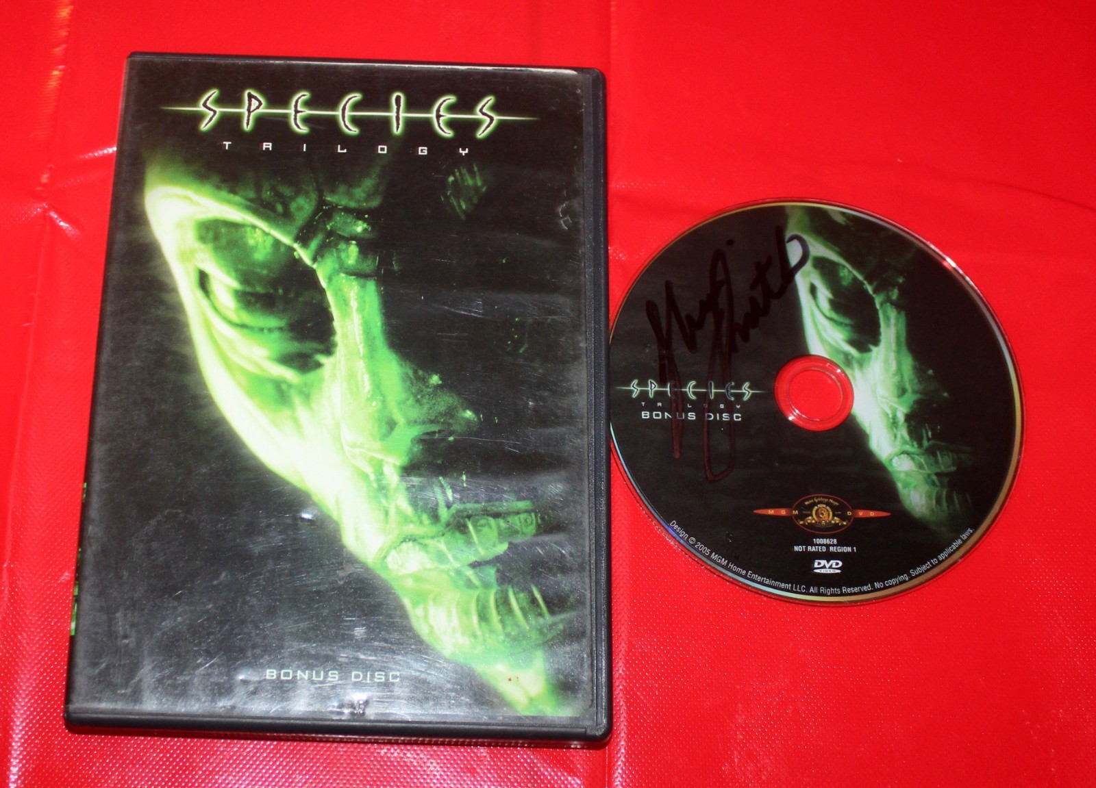 Species Trilogy DVD 2005 Bonus Disc Sci-Fi Horror - We Combine Shipping Species Trilogy DVD 2005 Bonus Disc Sci-Fi Horror - We Combine Shipping