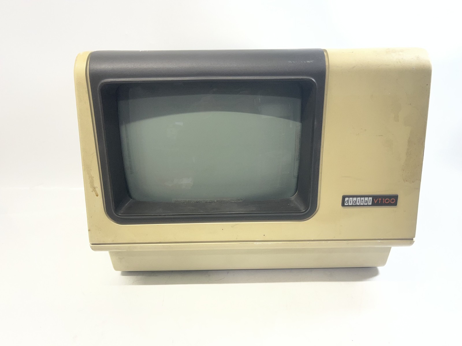 Vintage DEC PDT11 (VT100 Series) Terminal (Powers On). Vintage DEC PDT11 (VT100 Series) Terminal (Powers On).