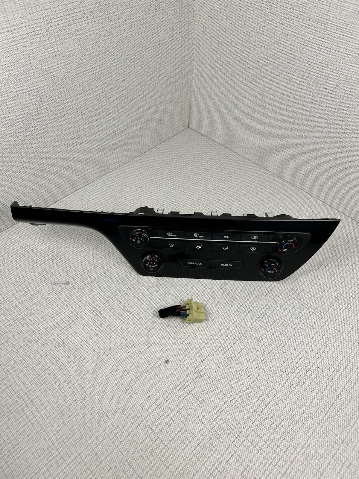 2014-2016 KIA SEDONA CLIMATE CONTROL HVAC MODULE 97250-A9140 OEM 2014-2016 KIA SEDONA CLIMATE CONTROL HVAC MODULE 97250-A9140 OEM