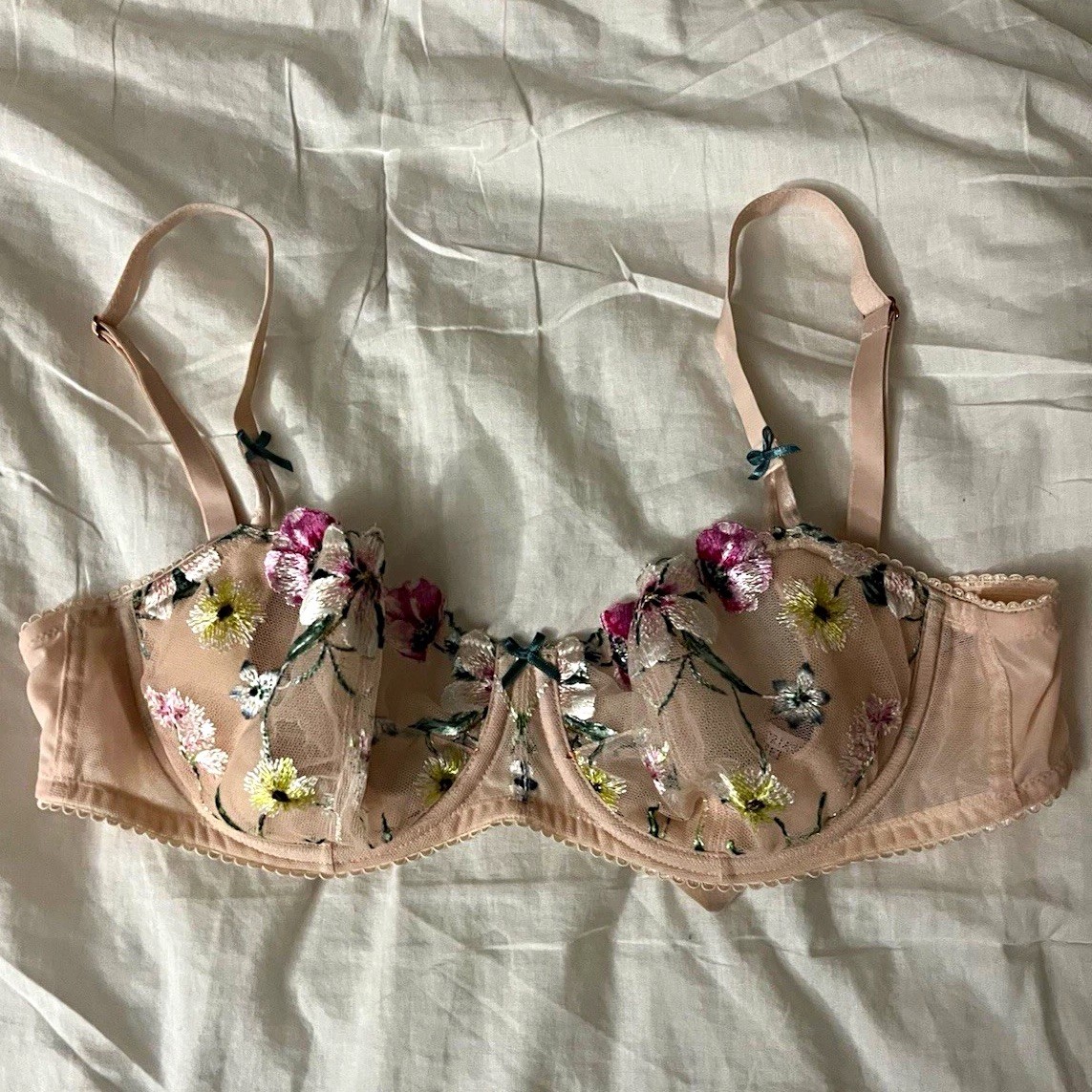 Victoria’s Secret Dream Angels floral embroidered bra