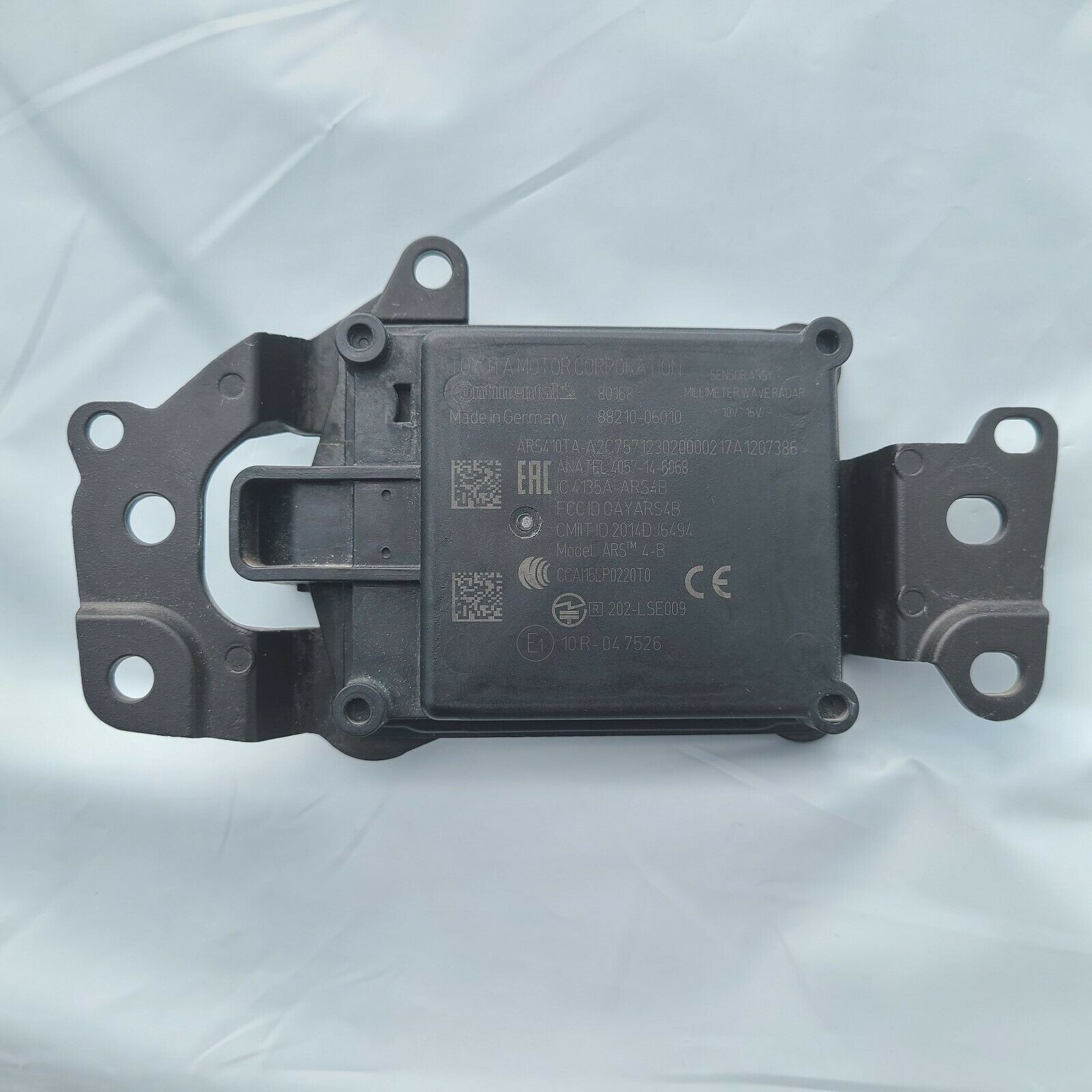 2018-2019 Toyota Camry Cruise Control Distance Radar Sensor OEM 88210-06010 2018-2019 Toyota Camry Cruise Control Distance Radar Sensor OEM 88210-06010
