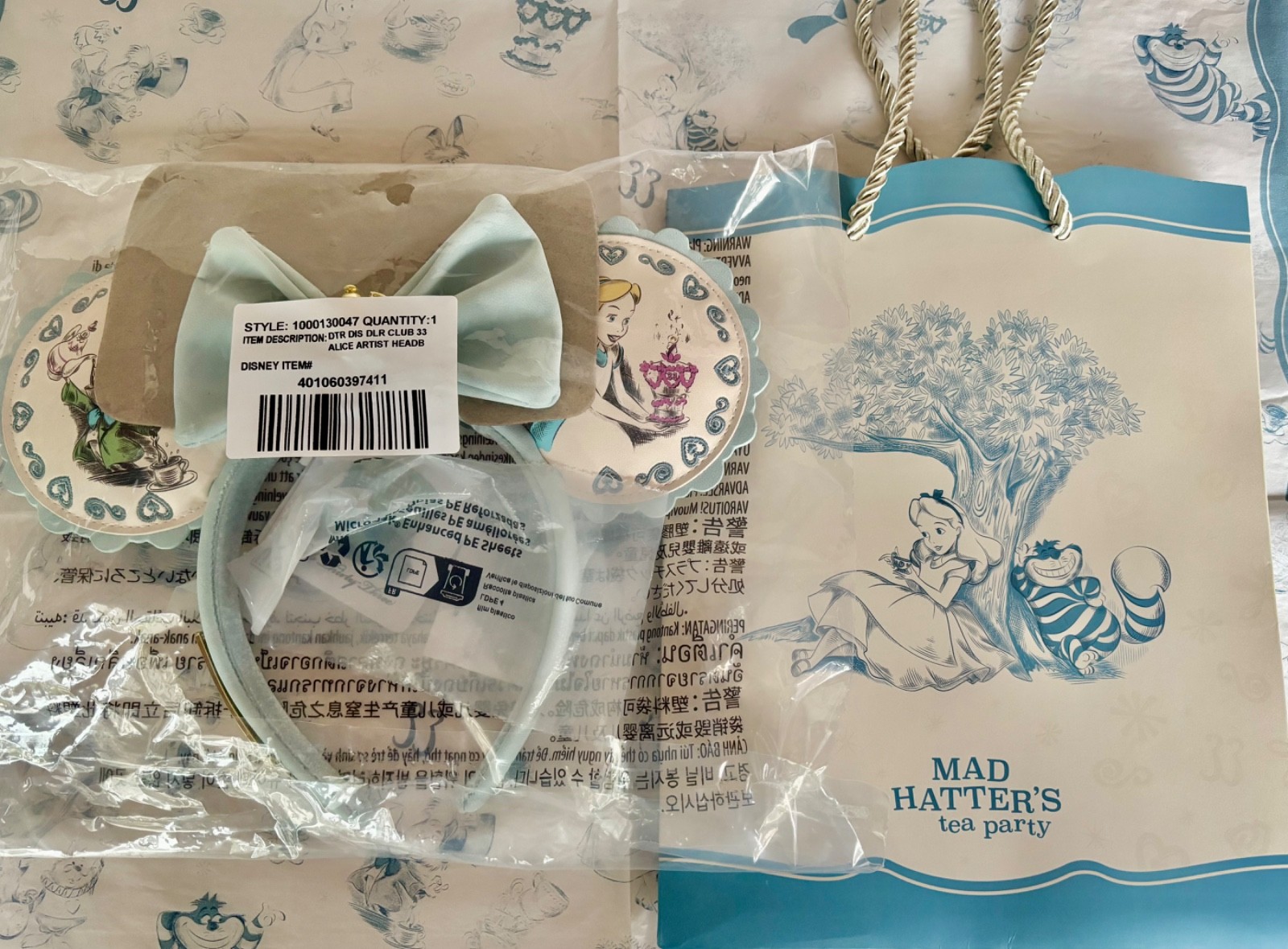 New/w  Tags Disneyland Club 33 ALICE IN WONDERLAND Loungefly Minnie Ears + Bag
