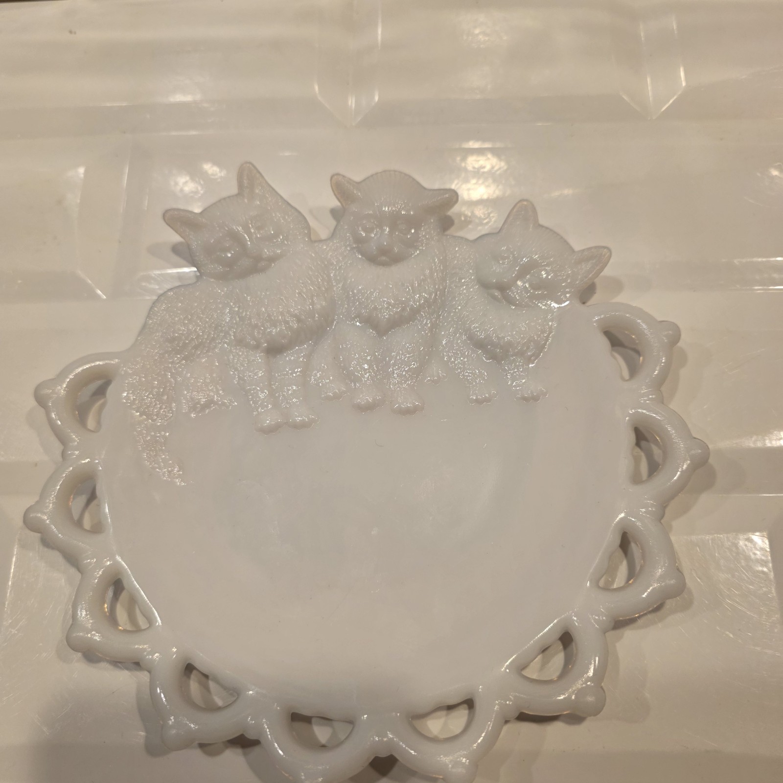 Westmoreland Lacy Plate with 3 Kitties Westmoreland Lacy Plate with 3 Kitties