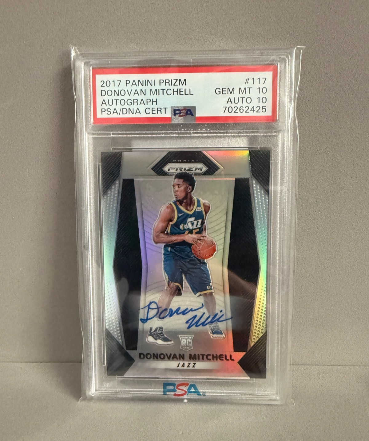 2017-18 Panini Prizm - Donovan Mitchell #117 Silver Prizm Autographs (AU, RC) 2017-18 Panini Prizm - Donovan Mitchell #117 Silver Prizm Autographs (AU, RC)