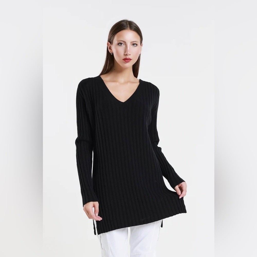 H&M- Black Ribbed V-Neck Sweater Size L