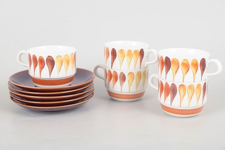Rörstrand, set of five porcelain coffee cups with matching saucers. 1960s.