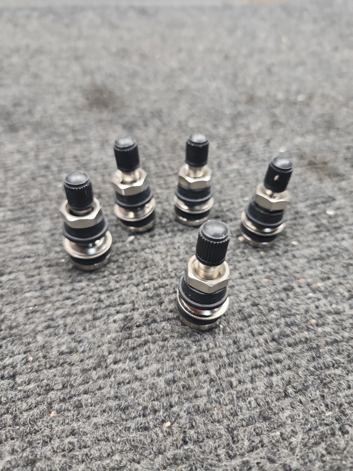 Box of 5 Milton 470 Milton Industries Metal T.T. Valve, TR# 416 Box of 5 Milton 470 Milton Industries Metal T.T. Valve, TR# 416
