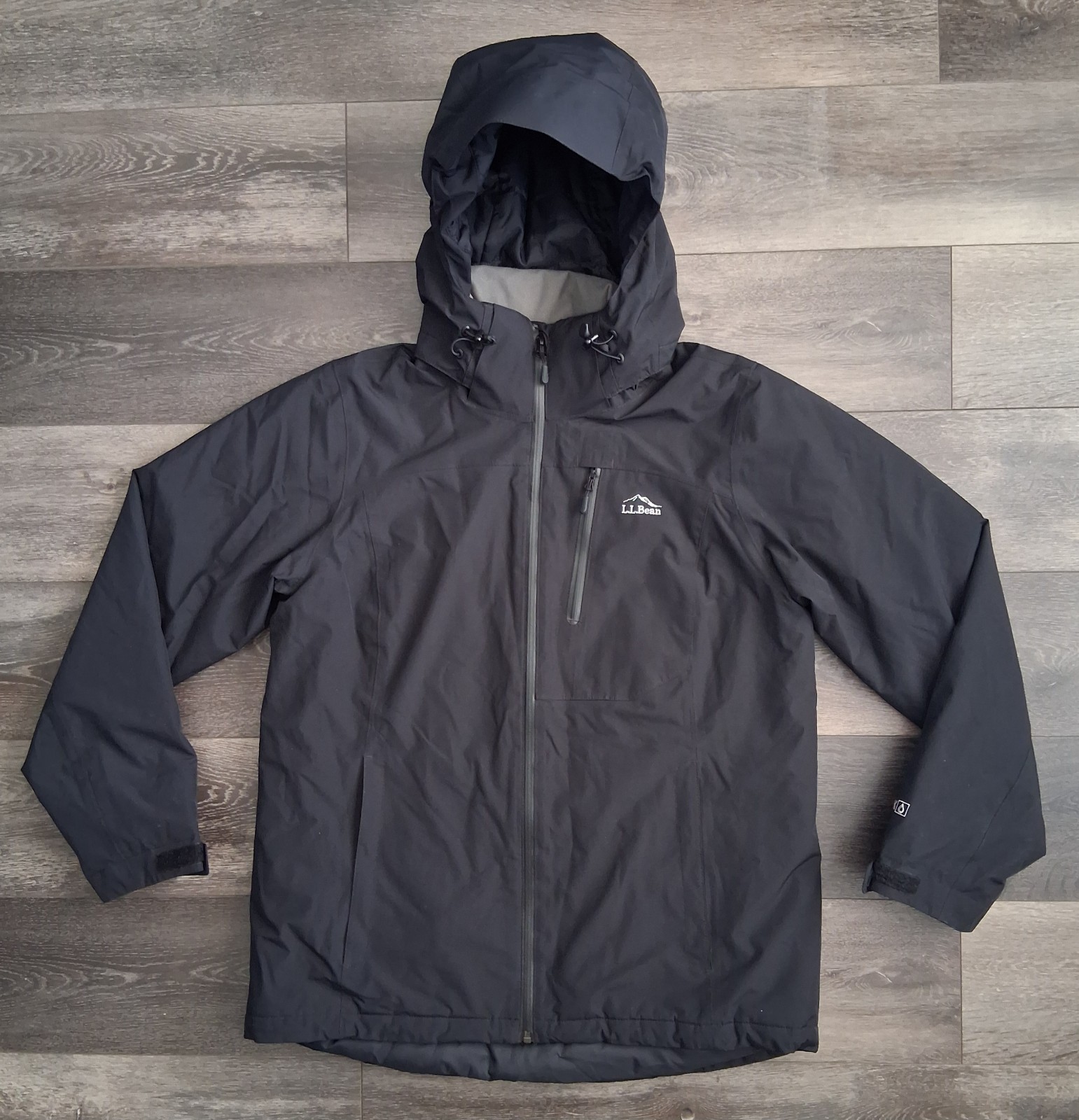 L.L. Bean Insulated Tek Jacket Waterproof Hooded Black Men\'s Size Medium NWOT L.L. Bean Insulated Tek Jacket Waterproof Hooded Black Men\'s Size Medium NWOT