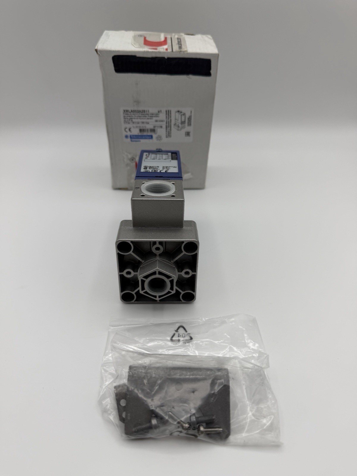 Telemecanique XMLA002A2S11 Pressure Switch 2.5 Bar 1 C/O Telemecanique XMLA002A2S11 Pressure Switch 2.5 Bar 1 C/O