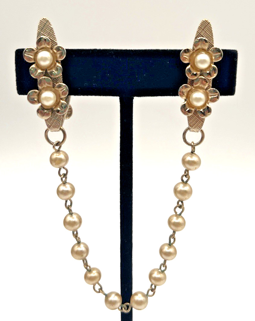 VINTAGE 1950\'S FAUX PEARL FLOWER SWEATER CLIP CARDIGAN GUARD GOLD TONE MCM