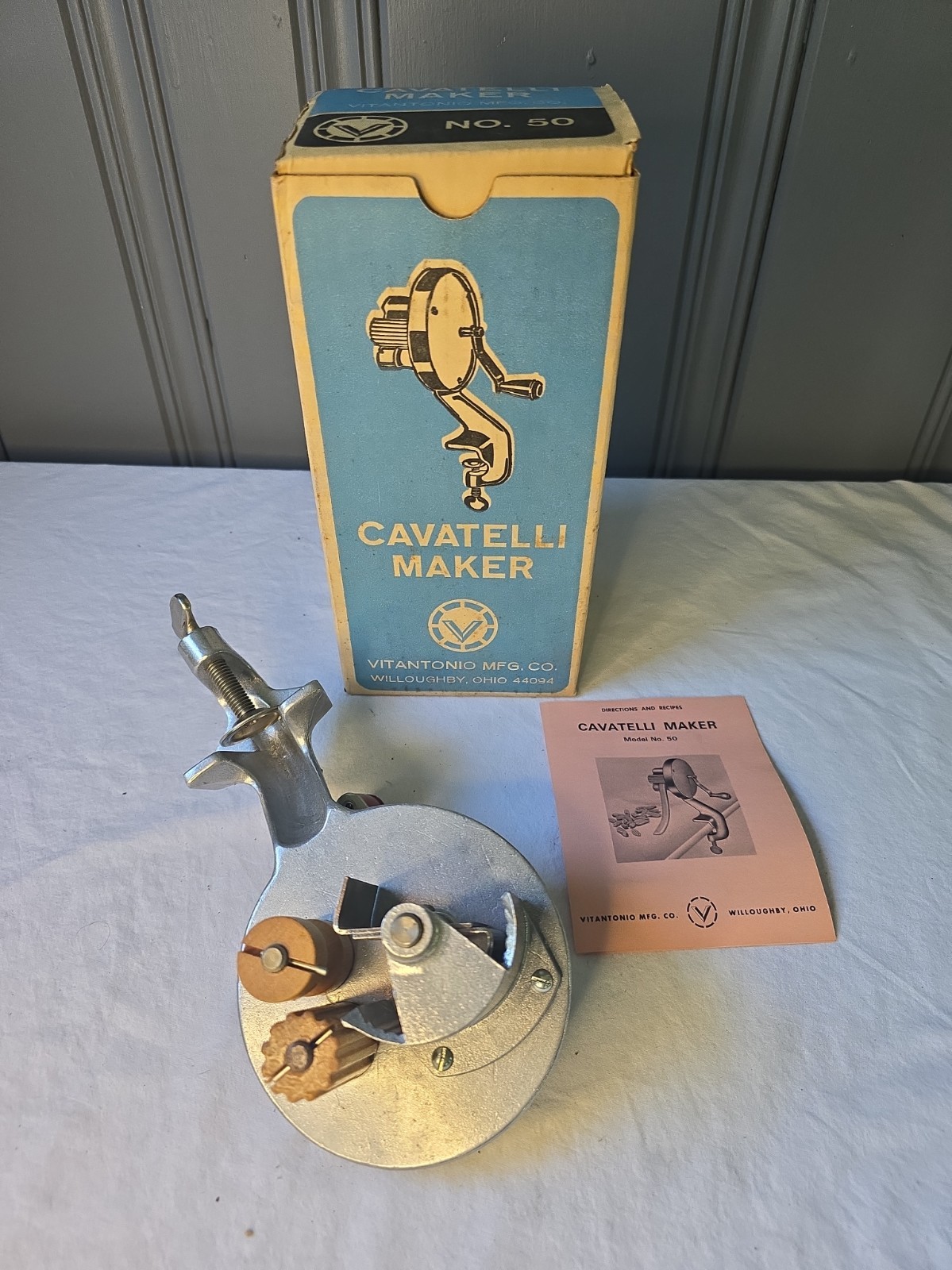 Vitantonio Cavatelli Pasta Maker No. 50 Red Handle Booklet & Box USA - NOS Vitantonio Cavatelli Pasta Maker No. 50 Red Handle Booklet & Box USA - NOS