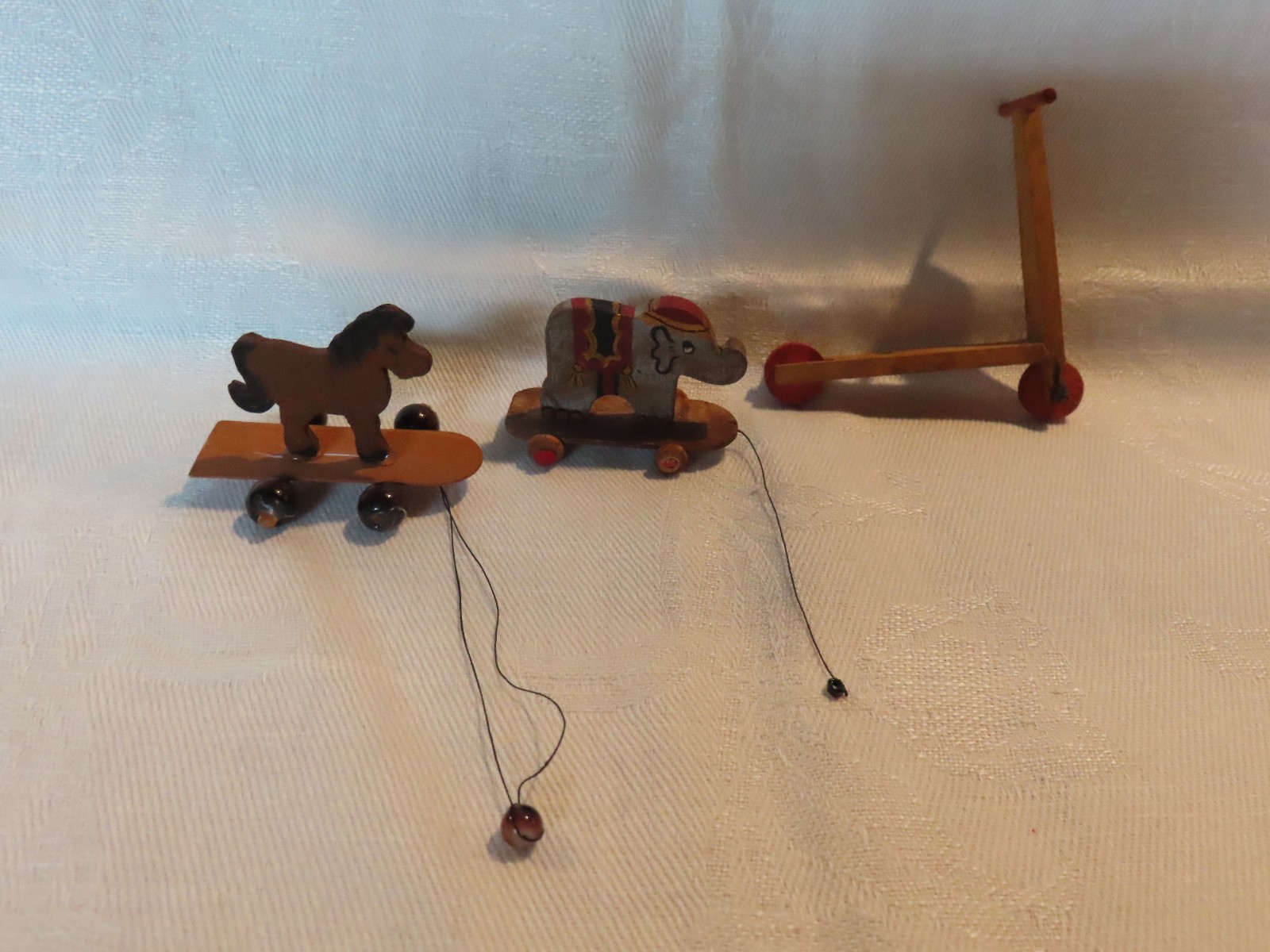 Vintage miniature dollhouse childrens horse & elephant pull toys & scooter 1:12