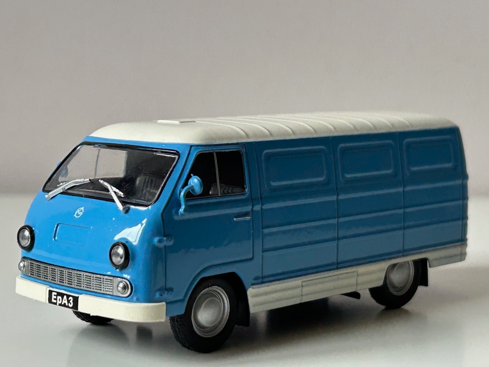 ErAZ 762EB (1965) Soviet Union Car Model Toy Diecast DeAgostini 1:43 Scale ErAZ 762EB (1965) Soviet Union Car Model Toy Diecast DeAgostini 1:43 Scale