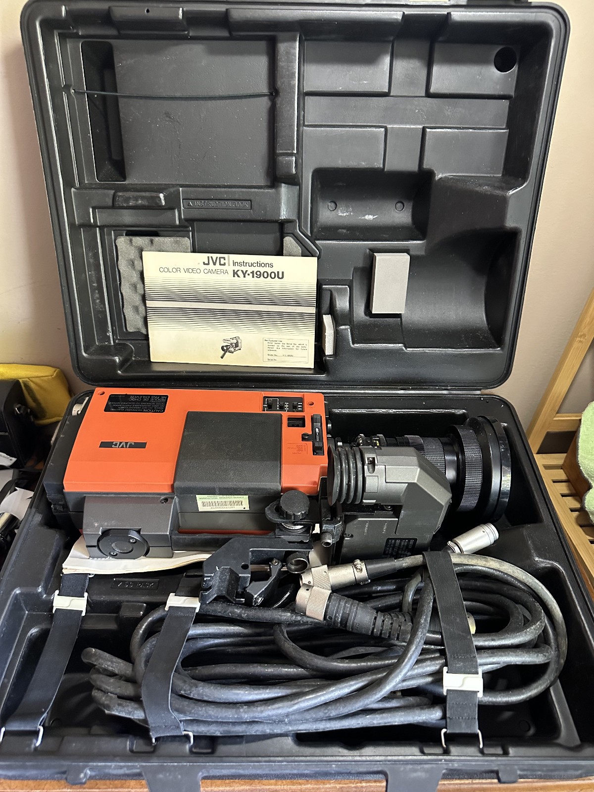 JVC Model KY-1900CH Portable Tree-Tube Professional Color Video Camera Camcorder