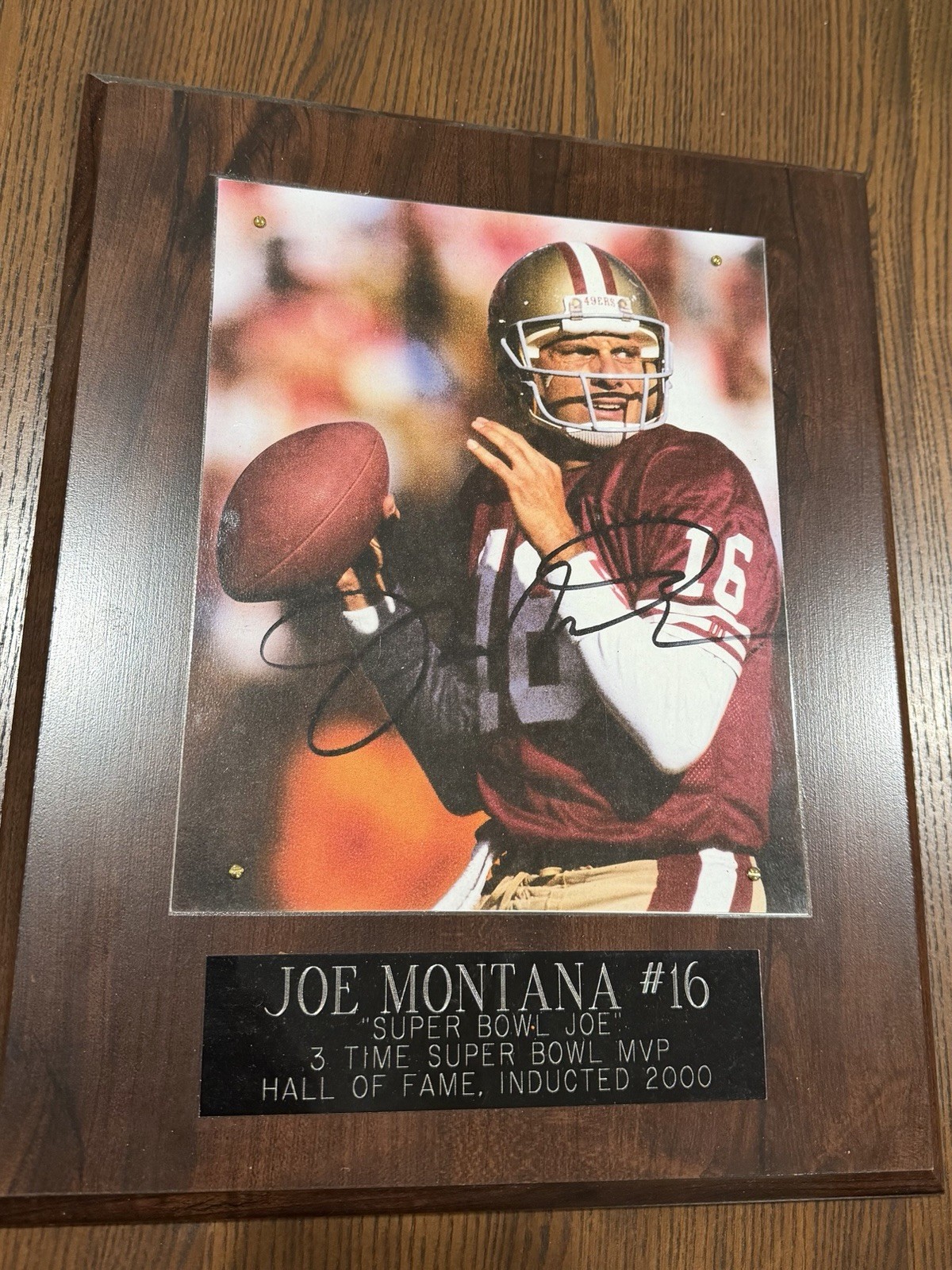 Joe Montana Autographed Photo of the National Football league of the San Francis Joe Montana Autographed Photo of the National Football league of the San Francis