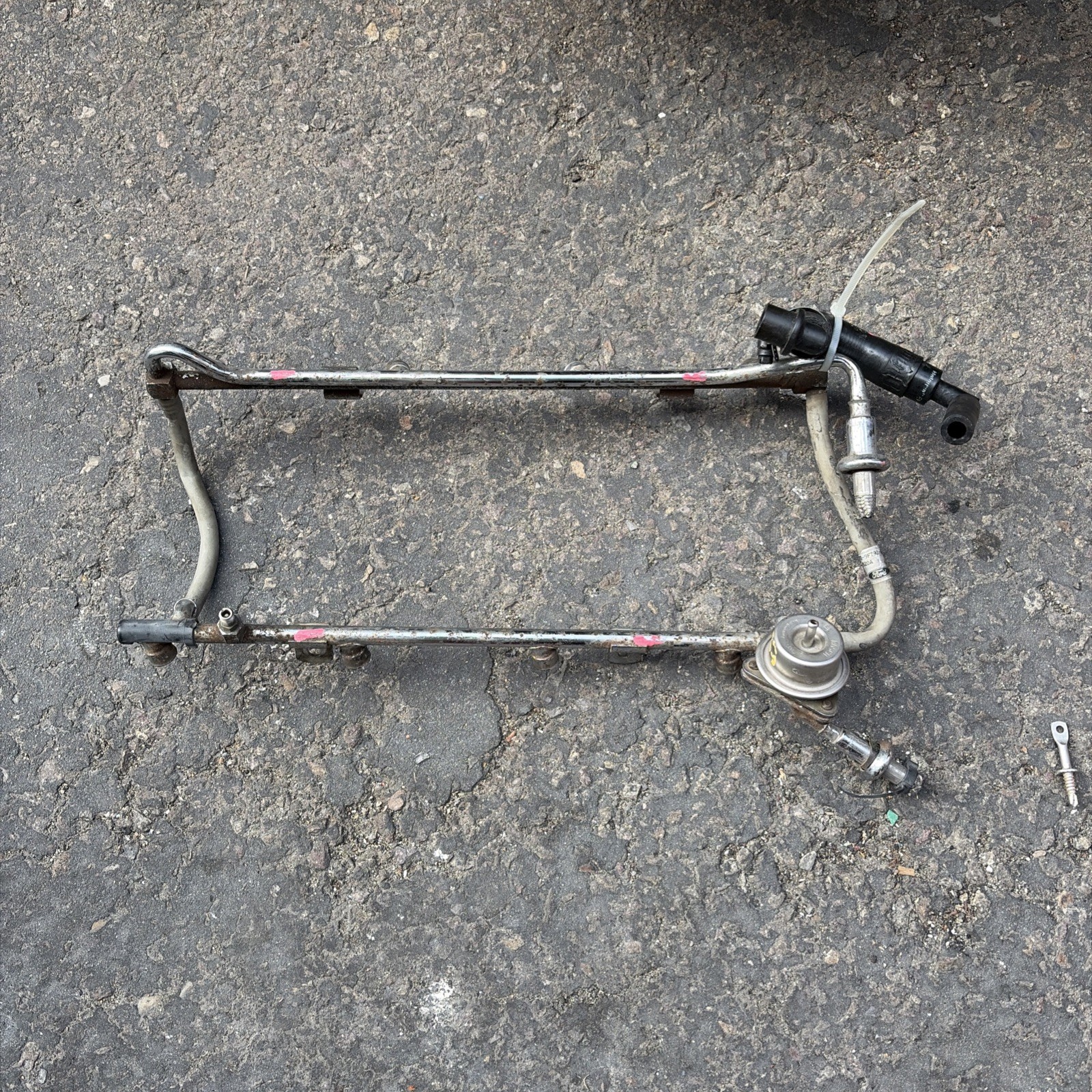 87-93 FORD F250 351w V8 5.8 OEM FUEL INJECTOR RAILS & 3 BOLT PRESSURE REGULATOR 87-93 FORD F250 351w V8 5.8 OEM FUEL INJECTOR RAILS & 3 BOLT PRESSURE REGULATOR