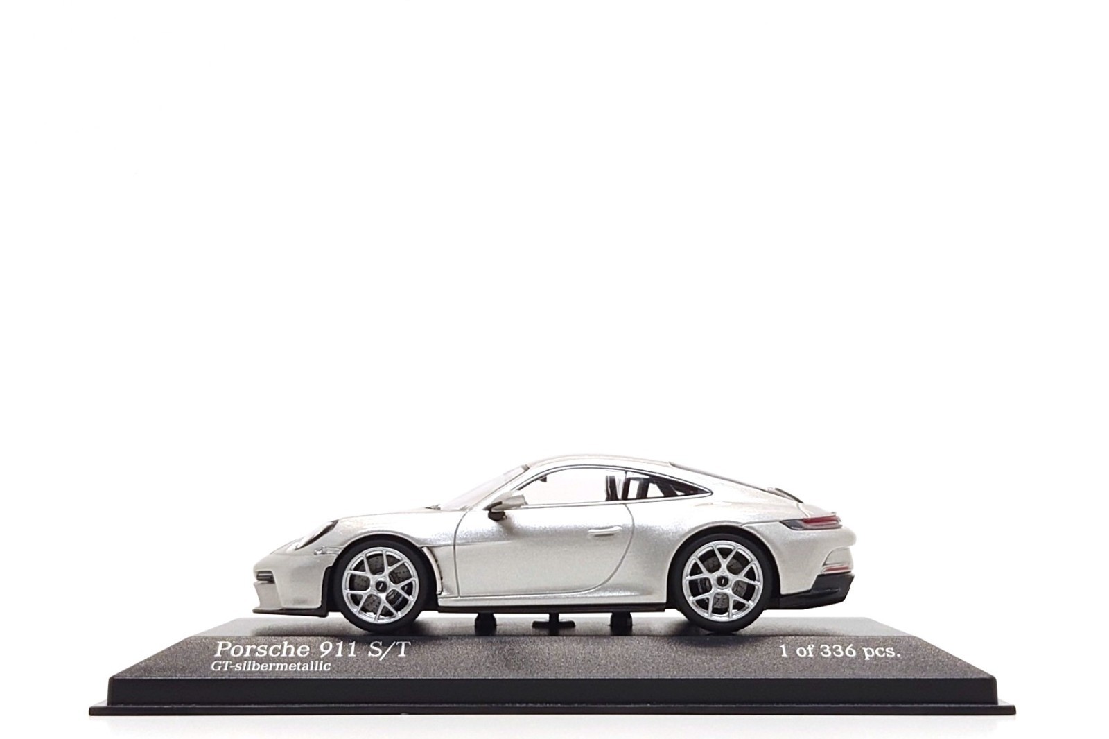 Minichamps 1:43 Porsche 911 S/T (992) in GT Silver Metallic