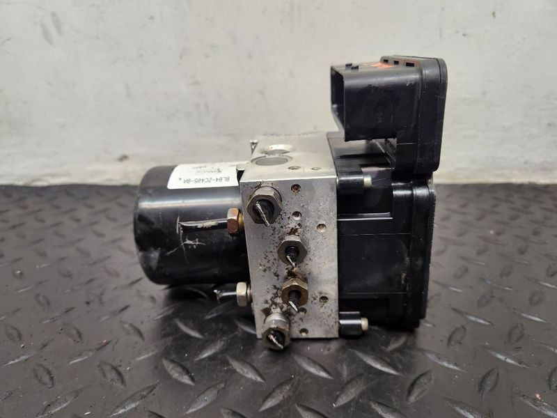 2010-2012 Ford Escape Anti Lock Abs Brake Pump Control Module Assembly