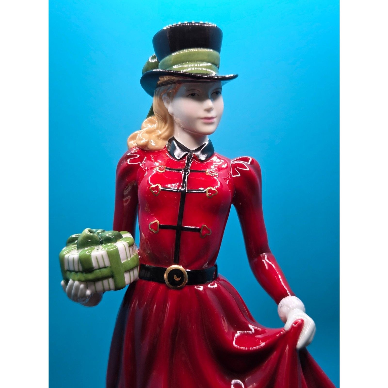 Royal Doulton Pretty Ladies Christmas Day Figurine 2006~ MIB COA HN4899 Royal Doulton Pretty Ladies Christmas Day Figurine 2006~ MIB COA HN4899